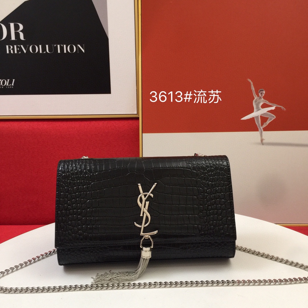 280 圣罗兰 标志正面翻盖包，配有马衔索式链条肩带、经典没流苏款，牛皮革，磁石按扣封口，内侧隔层袋，尺寸24×14.5×5.5cm，s03613，