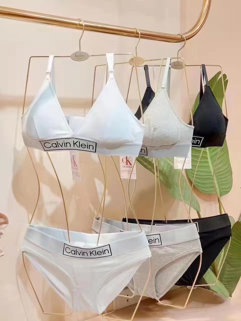 Calvin Klein Women's Underwear Set - Bra and Panties - Comfortable and Stylish 2 i1677319772 6883 0