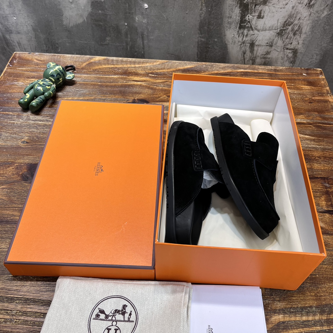 Hermès HERMES 爱马仕呆萌穆勒半拖勃肯鞋 夏天真的太需要百搭拖鞋了，怎么搭配都 ，随意且高级的感觉