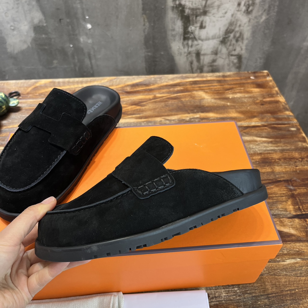 Hermès HERMES 爱马仕呆萌穆勒半拖勃肯鞋 夏天真的太需要百搭拖鞋了，怎么搭配都 ，随意且高级的感觉