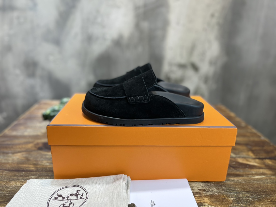 Hermès HERMES 爱马仕呆萌穆勒半拖勃肯鞋 夏天真的太需要百搭拖鞋了，怎么搭配都 ，随意且高级的感觉