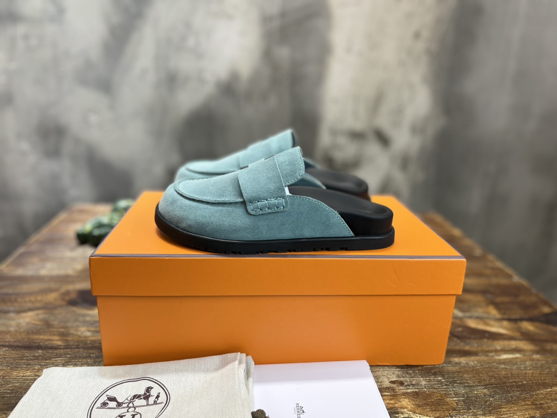 Hermès HERMES 爱马仕呆萌穆勒半拖勃肯鞋 夏天真的太需要百搭拖鞋了，怎么搭配都 ，随意且高级的感觉