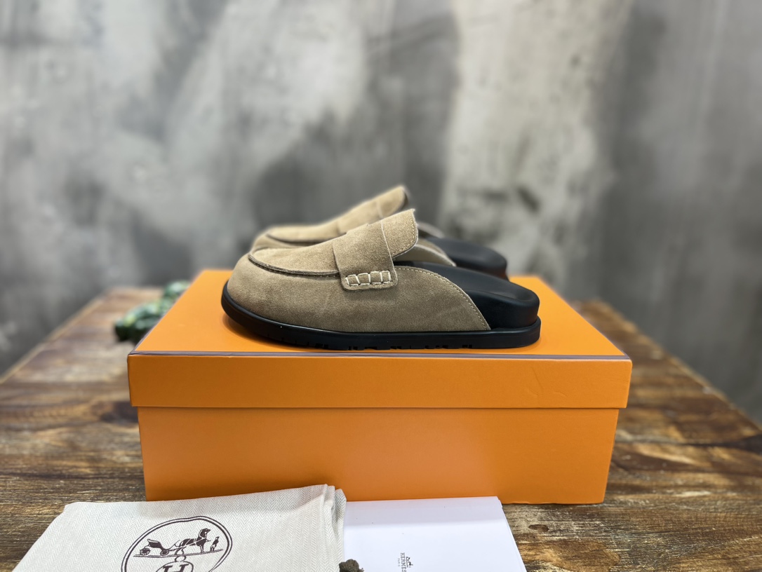Hermès HERMES 爱马仕呆萌穆勒半拖勃肯鞋 夏天真的太需要百搭拖鞋了，怎么搭配都 ，随意且高级的感觉
