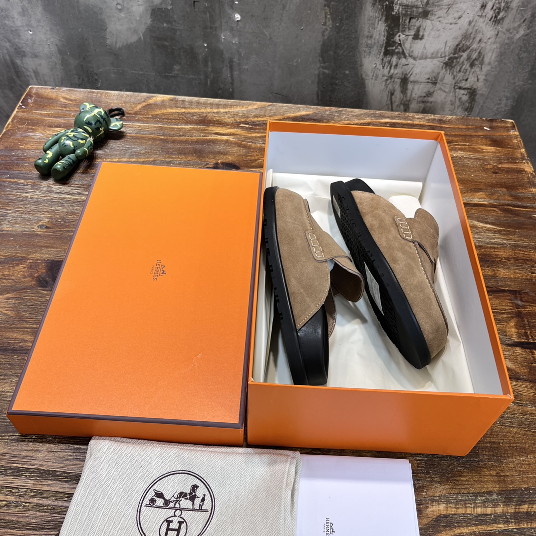 Hermès HERMES 爱马仕呆萌穆勒半拖勃肯鞋 夏天真的太需要百搭拖鞋了，怎么搭配都 ，随意且高级的感觉