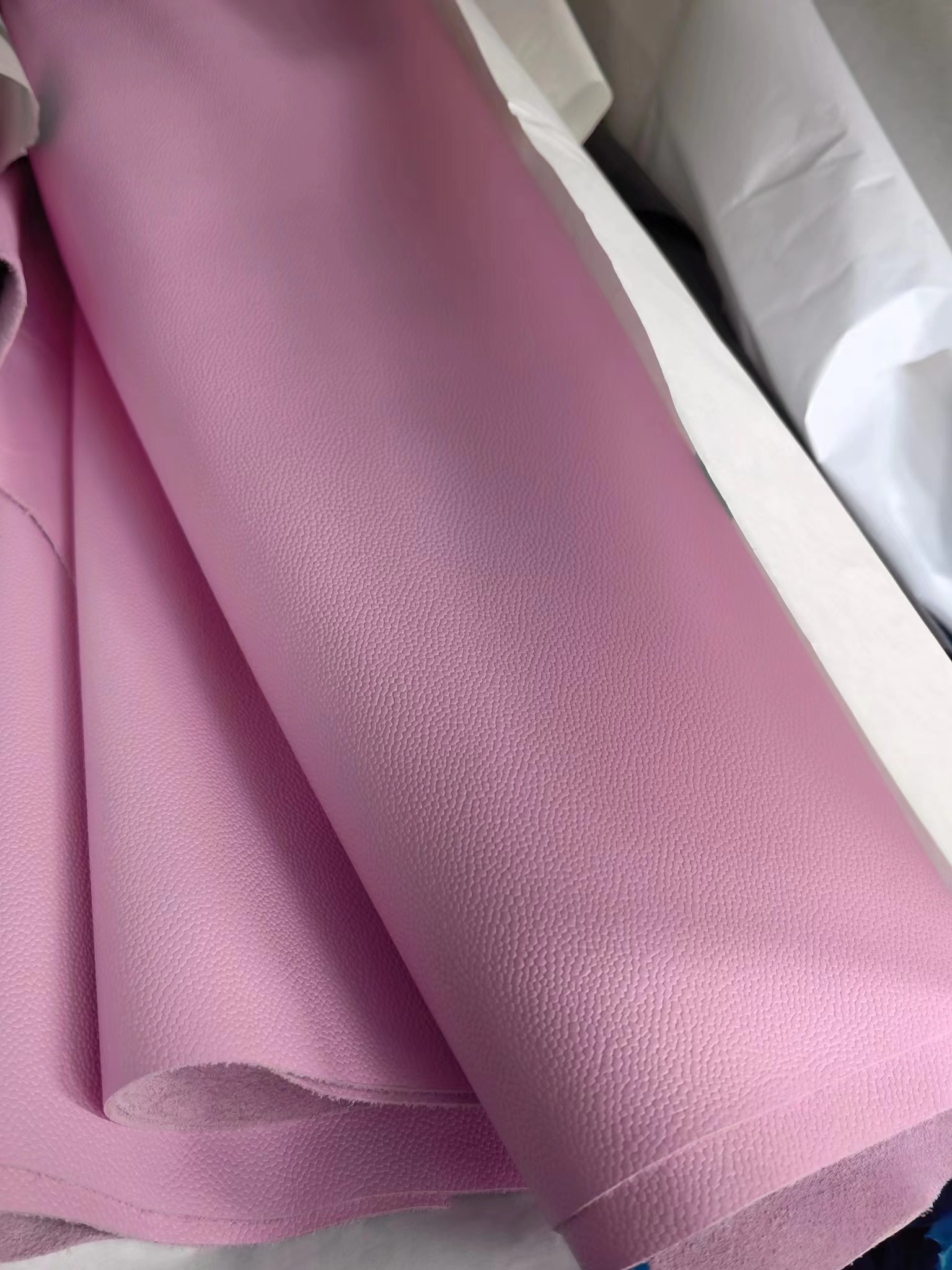 Los tres colores originales saldrán: negro, rosa y caramelo [beso][beso]. Sigue el ritmo de mi casa, todos los colores …