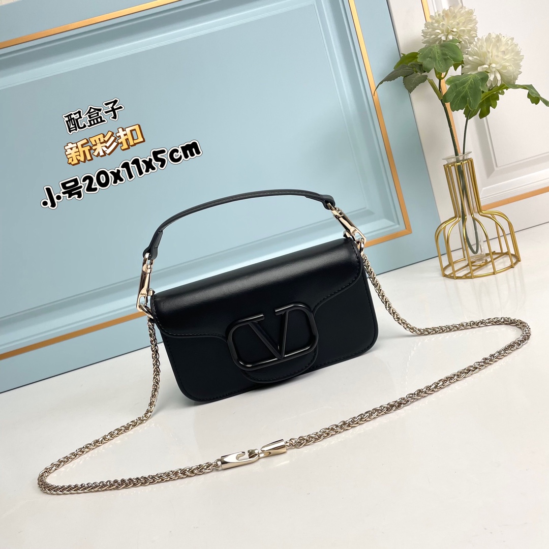 💖彩色扣💖(小号)🆕新款Garavani MINI LOCÒ小牛皮手袋，装饰彩色VLogo Signat