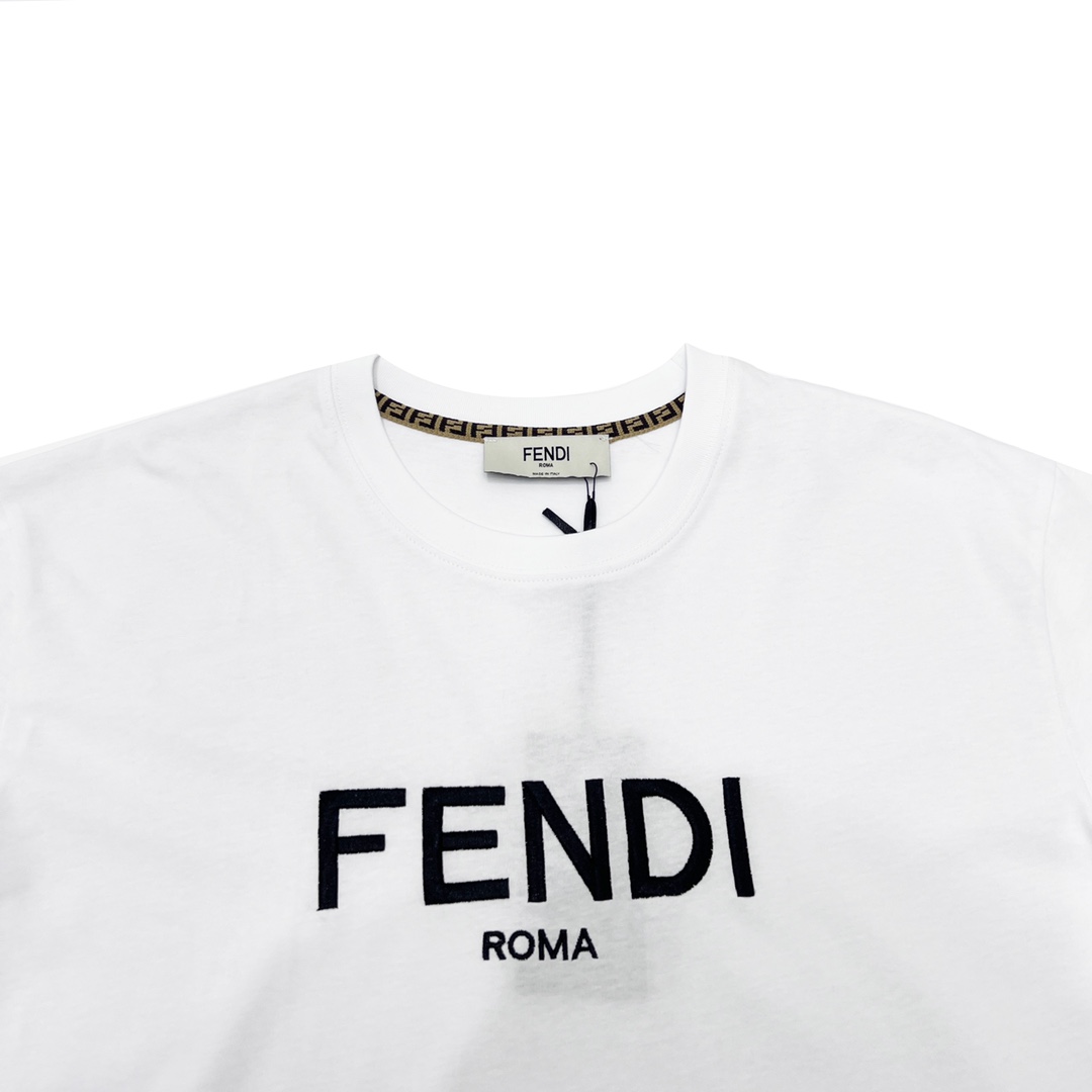 FENDI /芬迪 23SS 胸前刺绣字母短袖T恤采用60支丝