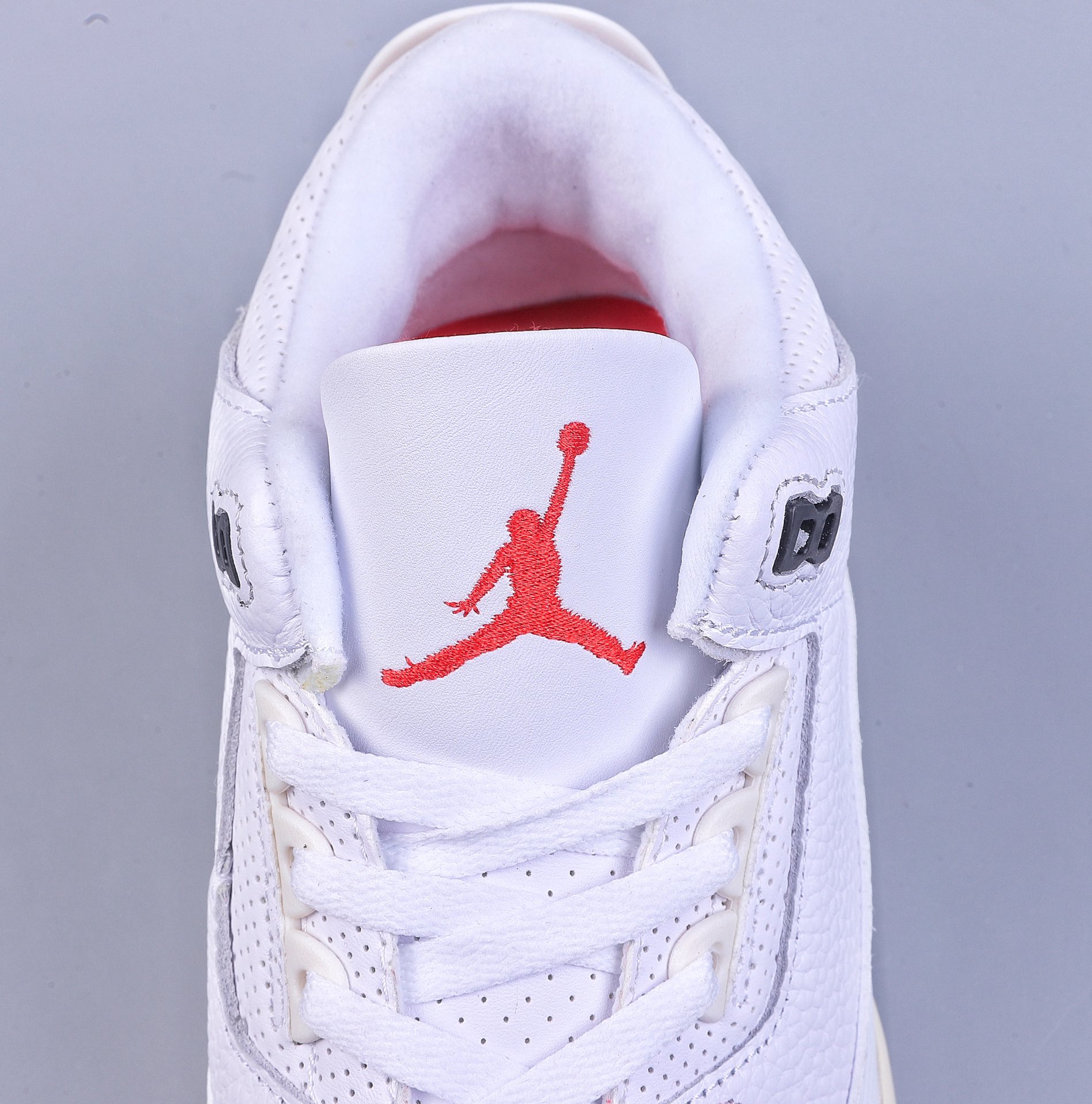 240 性价比Air Jordan 3 Retro SE ”新白水泥”AJ3 乔3 原厂数据 最新原厂底模 原厂纸板 进口”头层皮”荔枝纹，经典复刻 完美鞋型 正确大底色卡，飞人刺绣精细。 货号：DN3707-100 尺码：36 36.5 37.5 38 38.5 39 40 40.5 41 42 42.5 43 44 44.5 45 46