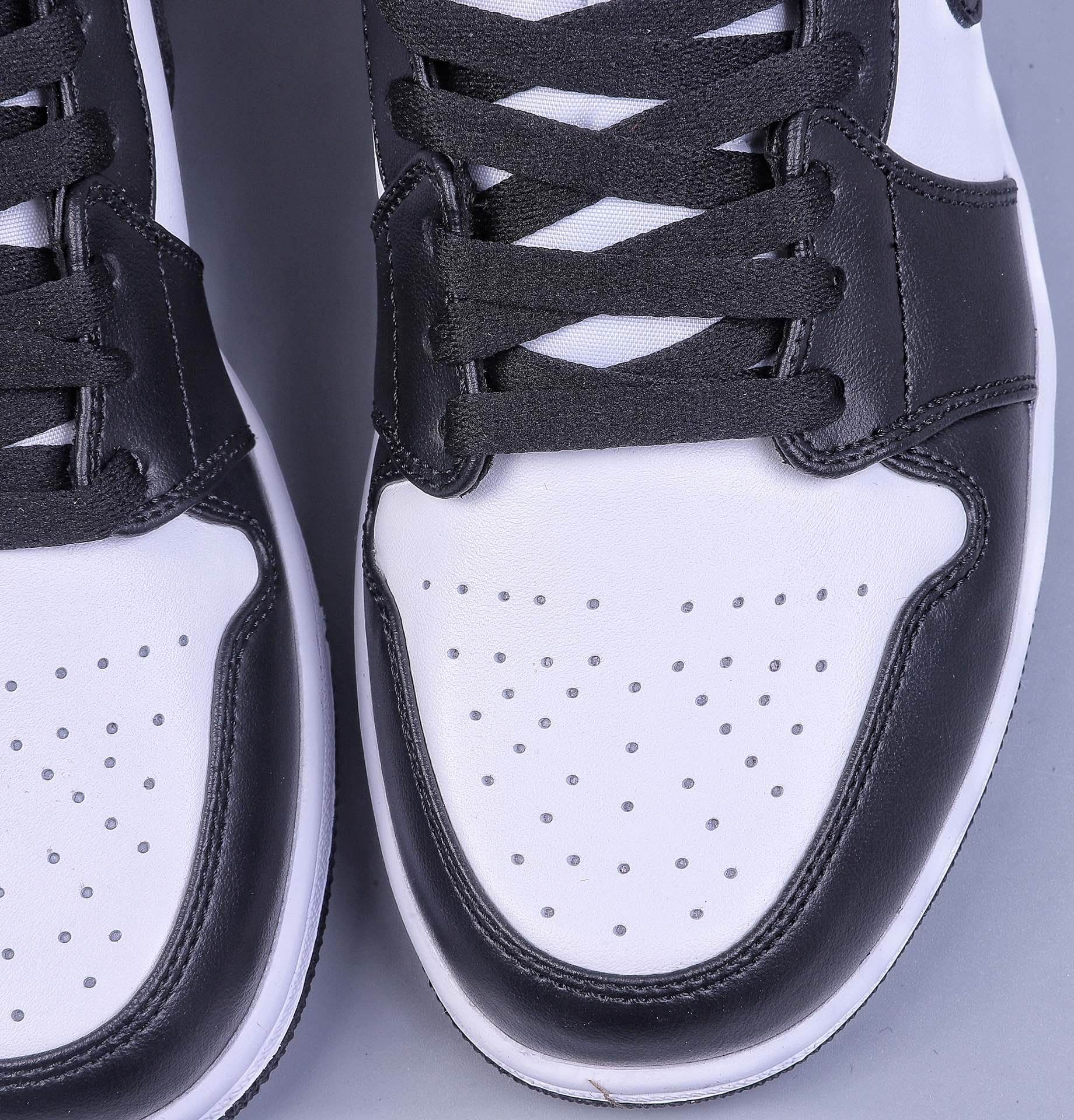 220 Air Jordan 1 Mid ”Panda” AJ1 乔1黑白熊猫 中邦篮球鞋 DV0991-101