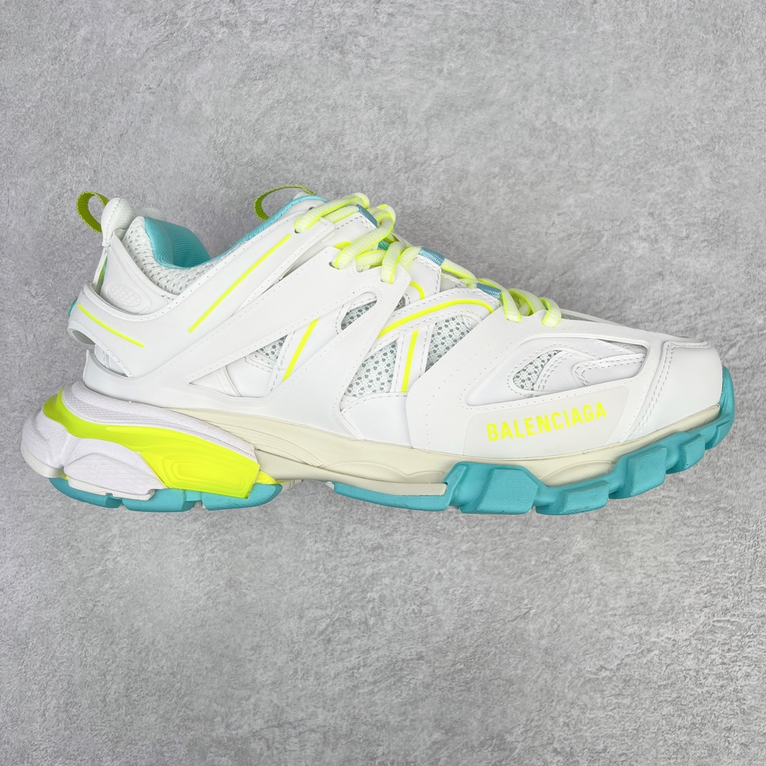 ＃VG零售版 BALENCIAGA Track 巴黎世家三代复古老爹鞋 全套原纸板楦头开发 最原汁原味的灵魂版型 全鞋荧光划线卡点 胶水把控整洁度追求极致完美 每一双都是工艺品 多重QC质检 超越公司货的品控标准 实实在在的免检产品 原盒原配 正确字体电绣 粗细、位置、大小正确 侧边TPU 透气孔匹配意产原版 正确气垫分离大底 TPU软底 原版一致大底LOGO 立体感十足 原厂皮料水洗做旧 采购原厂网纱 该款鞋采用网眼布和尼龙制成 不含皮革 鞋舌饰有Track.2橡胶品牌标识 外侧饰有橡胶品牌标识 泡沫后帮压印品牌标识 外底正面压印BB标识 由176块饰片拼接而成的铰接式鞋面 侧面配金属质感网眼布 内面配有额外金属光泽饰件 包含1副鞋带和1副备用鞋带 后帮配有拉环鞋提 动态鞋底设计 为双脚带来后续的助力 正常尺码 尺码：35 36 37 38 39 40 41 42 43 44 45 46-选品中心