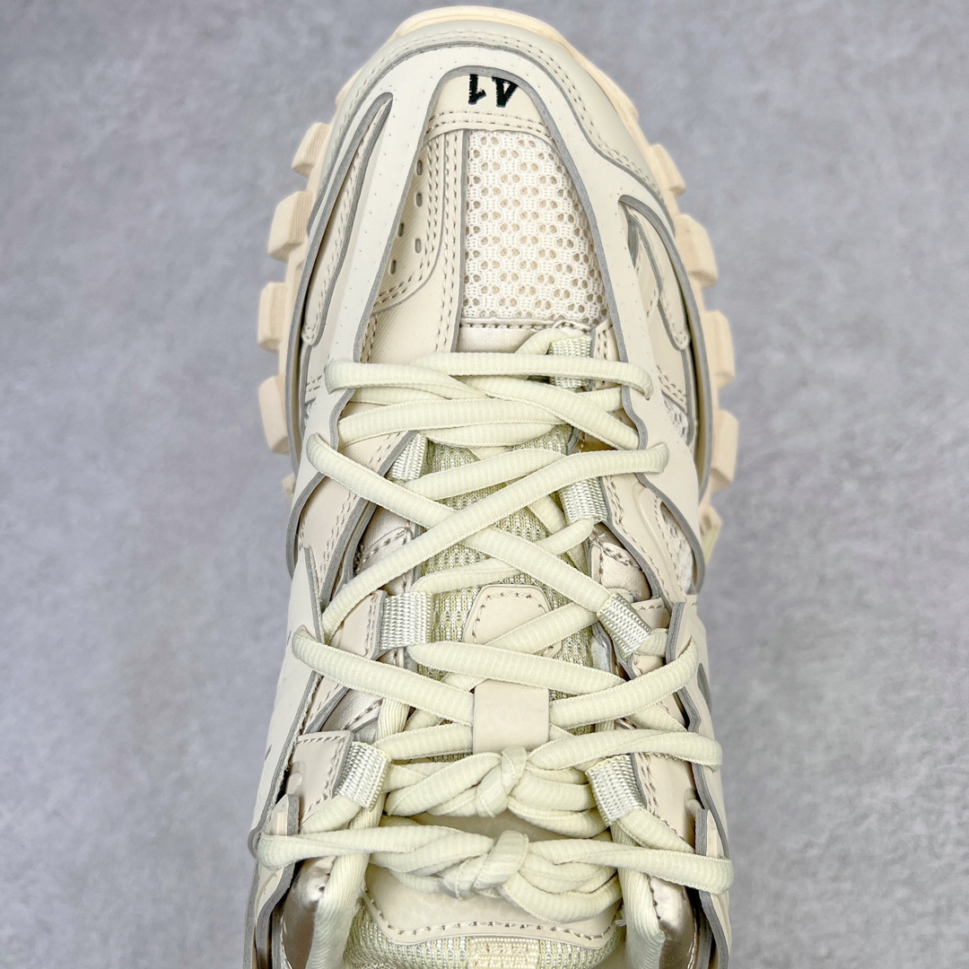 图片[4]-＃VG零售版 BALENCIAGA Track 巴黎世家三代复古老爹鞋 全套原纸板楦头开发 最原汁原味的灵魂版型 全鞋荧光划线卡点 胶水把控整洁度追求极致完美 每一双都是工艺品 多重QC质检 超越公司货的品控标准 实实在在的免检产品 原盒原配 正确字体电绣 粗细、位置、大小正确 侧边TPU 透气孔匹配意产原版 正确气垫分离大底 TPU软底 原版一致大底LOGO 立体感十足 原厂皮料水洗做旧 采购原厂网纱 该款鞋采用网眼布和尼龙制成 不含皮革 鞋舌饰有Track.2橡胶品牌标识 外侧饰有橡胶品牌标识 泡沫后帮压印品牌标识 外底正面压印BB标识 由176块饰片拼接而成的铰接式鞋面 侧面配金属质感网眼布 内面配有额外金属光泽饰件 包含1副鞋带和1副备用鞋带 后帮配有拉环鞋提 动态鞋底设计 为双脚带来后续的助力 正常尺码 尺码：35 36 37 38 39 40 41 42 43 44 45 46-选品中心