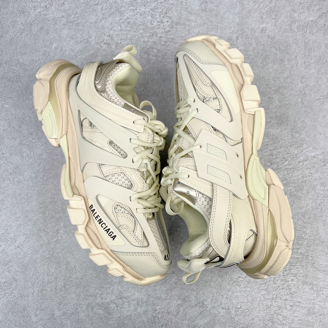 图片[3]-＃VG零售版 BALENCIAGA Track 巴黎世家三代复古老爹鞋 全套原纸板楦头开发 最原汁原味的灵魂版型 全鞋荧光划线卡点 胶水把控整洁度追求极致完美 每一双都是工艺品 多重QC质检 超越公司货的品控标准 实实在在的免检产品 原盒原配 正确字体电绣 粗细、位置、大小正确 侧边TPU 透气孔匹配意产原版 正确气垫分离大底 TPU软底 原版一致大底LOGO 立体感十足 原厂皮料水洗做旧 采购原厂网纱 该款鞋采用网眼布和尼龙制成 不含皮革 鞋舌饰有Track.2橡胶品牌标识 外侧饰有橡胶品牌标识 泡沫后帮压印品牌标识 外底正面压印BB标识 由176块饰片拼接而成的铰接式鞋面 侧面配金属质感网眼布 内面配有额外金属光泽饰件 包含1副鞋带和1副备用鞋带 后帮配有拉环鞋提 动态鞋底设计 为双脚带来后续的助力 正常尺码 尺码：35 36 37 38 39 40 41 42 43 44 45 46-选品中心