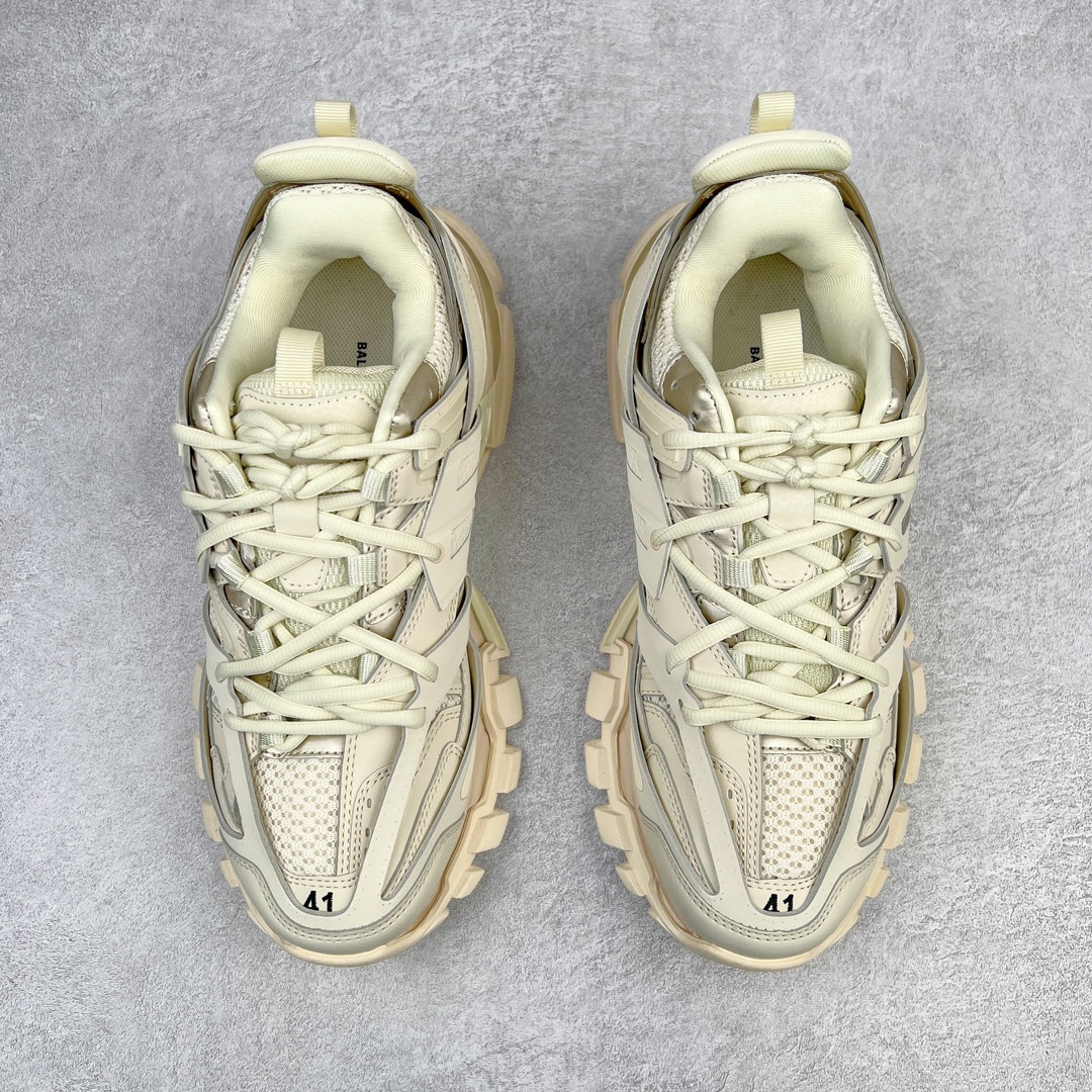 图片[2]-＃VG零售版 BALENCIAGA Track 巴黎世家三代复古老爹鞋 全套原纸板楦头开发 最原汁原味的灵魂版型 全鞋荧光划线卡点 胶水把控整洁度追求极致完美 每一双都是工艺品 多重QC质检 超越公司货的品控标准 实实在在的免检产品 原盒原配 正确字体电绣 粗细、位置、大小正确 侧边TPU 透气孔匹配意产原版 正确气垫分离大底 TPU软底 原版一致大底LOGO 立体感十足 原厂皮料水洗做旧 采购原厂网纱 该款鞋采用网眼布和尼龙制成 不含皮革 鞋舌饰有Track.2橡胶品牌标识 外侧饰有橡胶品牌标识 泡沫后帮压印品牌标识 外底正面压印BB标识 由176块饰片拼接而成的铰接式鞋面 侧面配金属质感网眼布 内面配有额外金属光泽饰件 包含1副鞋带和1副备用鞋带 后帮配有拉环鞋提 动态鞋底设计 为双脚带来后续的助力 正常尺码 尺码：35 36 37 38 39 40 41 42 43 44 45 46-选品中心