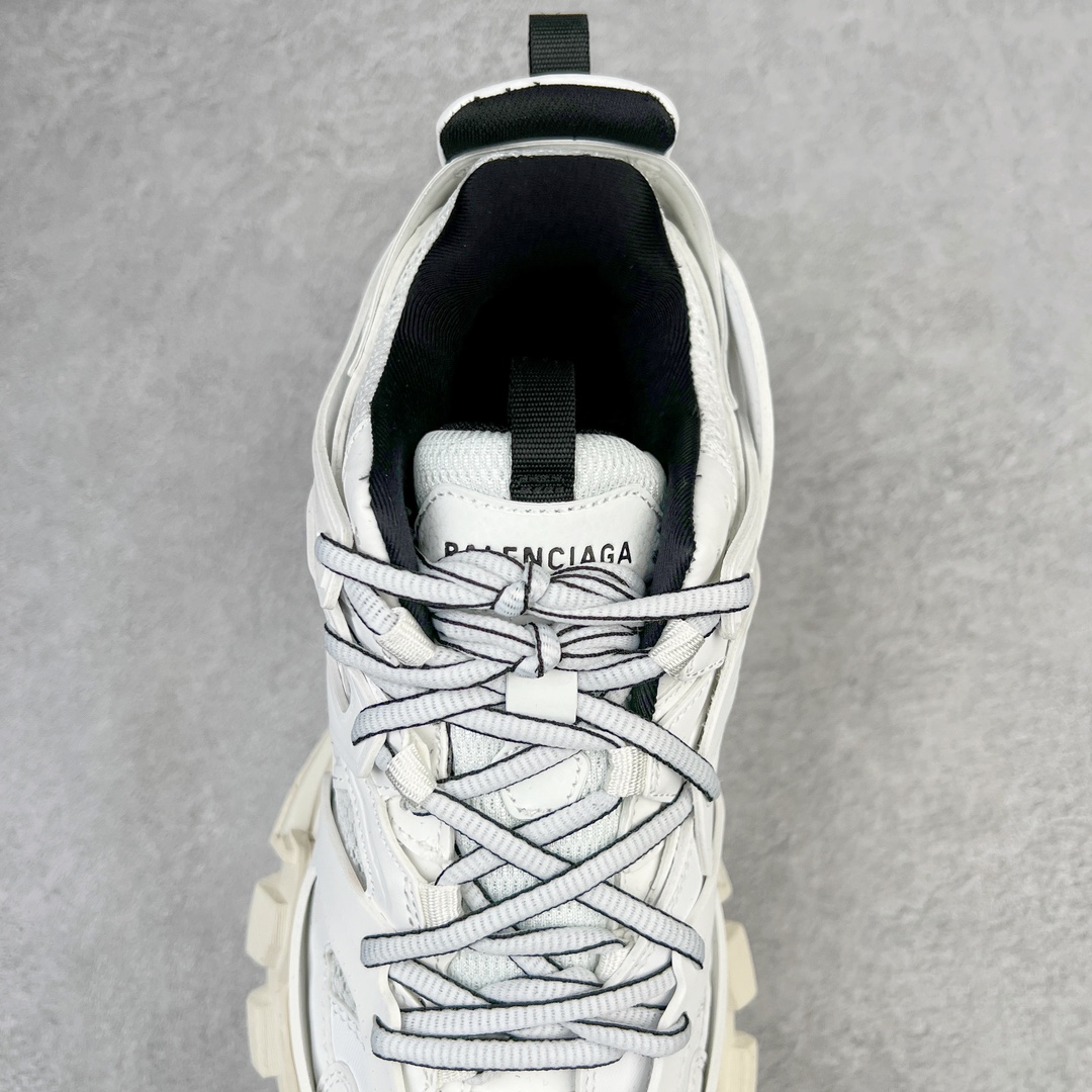 图片[5]-＃VG零售版 BALENCIAGA Track 巴黎世家三代复古老爹鞋 全套原纸板楦头开发 最原汁原味的灵魂版型 全鞋荧光划线卡点 胶水把控整洁度追求极致完美 每一双都是工艺品 多重QC质检 超越公司货的品控标准 实实在在的免检产品 原盒原配 正确字体电绣 粗细、位置、大小正确 侧边TPU 透气孔匹配意产原版 正确气垫分离大底 TPU软底 原版一致大底LOGO 立体感十足 原厂皮料水洗做旧 采购原厂网纱 该款鞋采用网眼布和尼龙制成 不含皮革 鞋舌饰有Track.2橡胶品牌标识 外侧饰有橡胶品牌标识 泡沫后帮压印品牌标识 外底正面压印BB标识 由176块饰片拼接而成的铰接式鞋面 侧面配金属质感网眼布 内面配有额外金属光泽饰件 包含1副鞋带和1副备用鞋带 后帮配有拉环鞋提 动态鞋底设计 为双脚带来后续的助力 正常尺码 尺码：35 36 37 38 39 40 41 42 43 44 45 46-选品中心