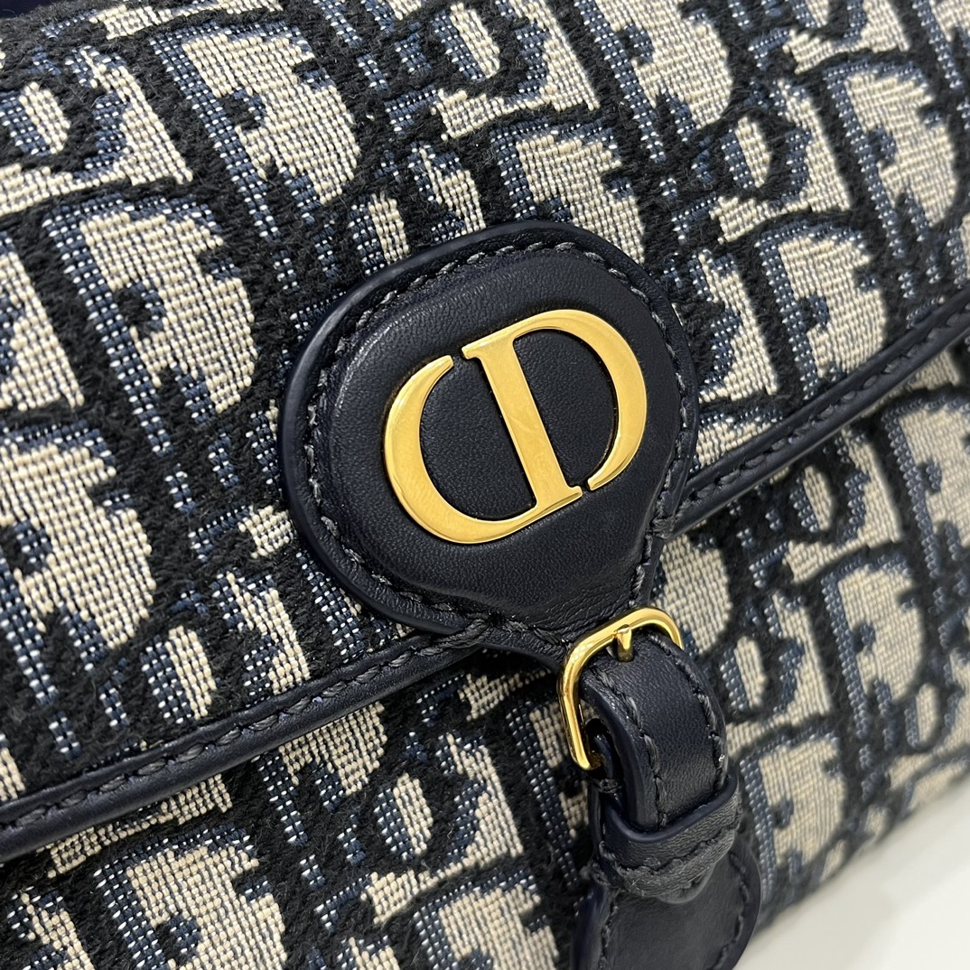 迪奥Dior顶级进口牛皮进口刺绣Bobby系列woc链条包采用经典蓝色oblique老花面料精心制作翻盖