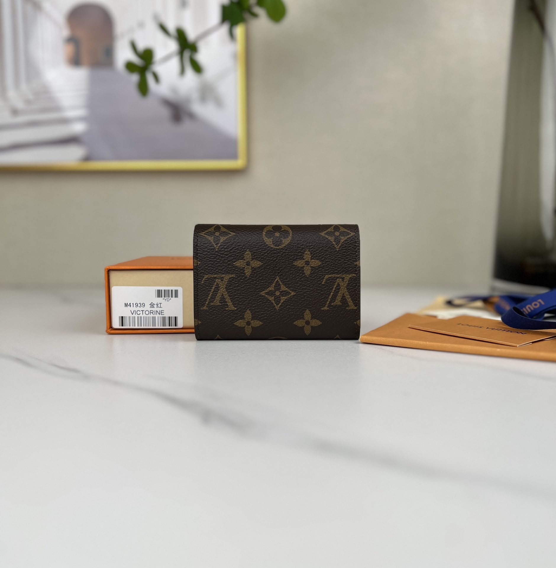 顶级原单 【louis vuitton】顶级原单 独家背景 M41939 金扣大红 尺寸: 11 x 8 x 2.5 厘米 本款 Rosalie 2