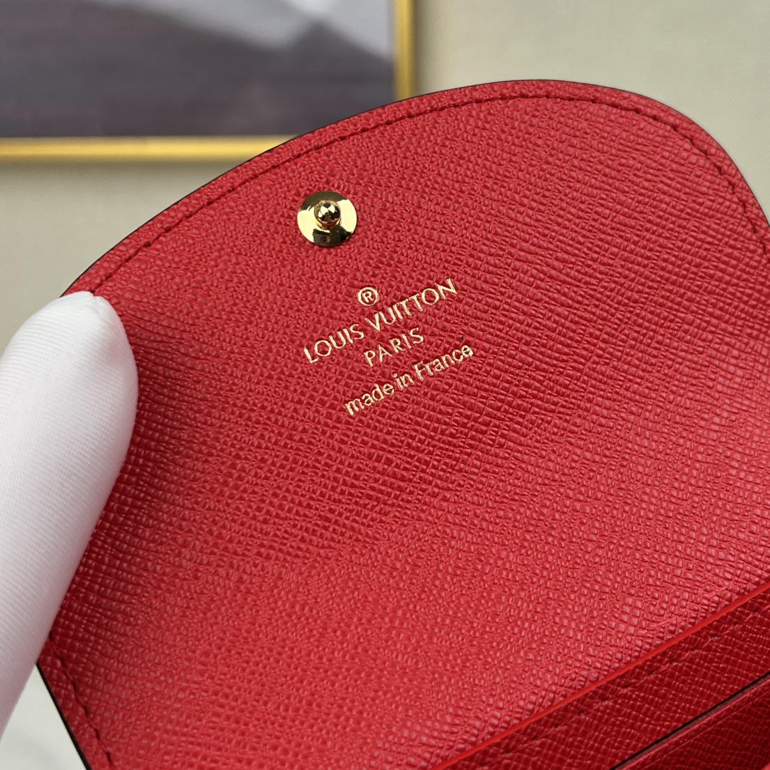 顶级原单 【louis vuitton】顶级原单 独家背景 M41939 金扣大红 尺寸: 11 x 8 x 2.5 厘米 本款 Rosalie 5
