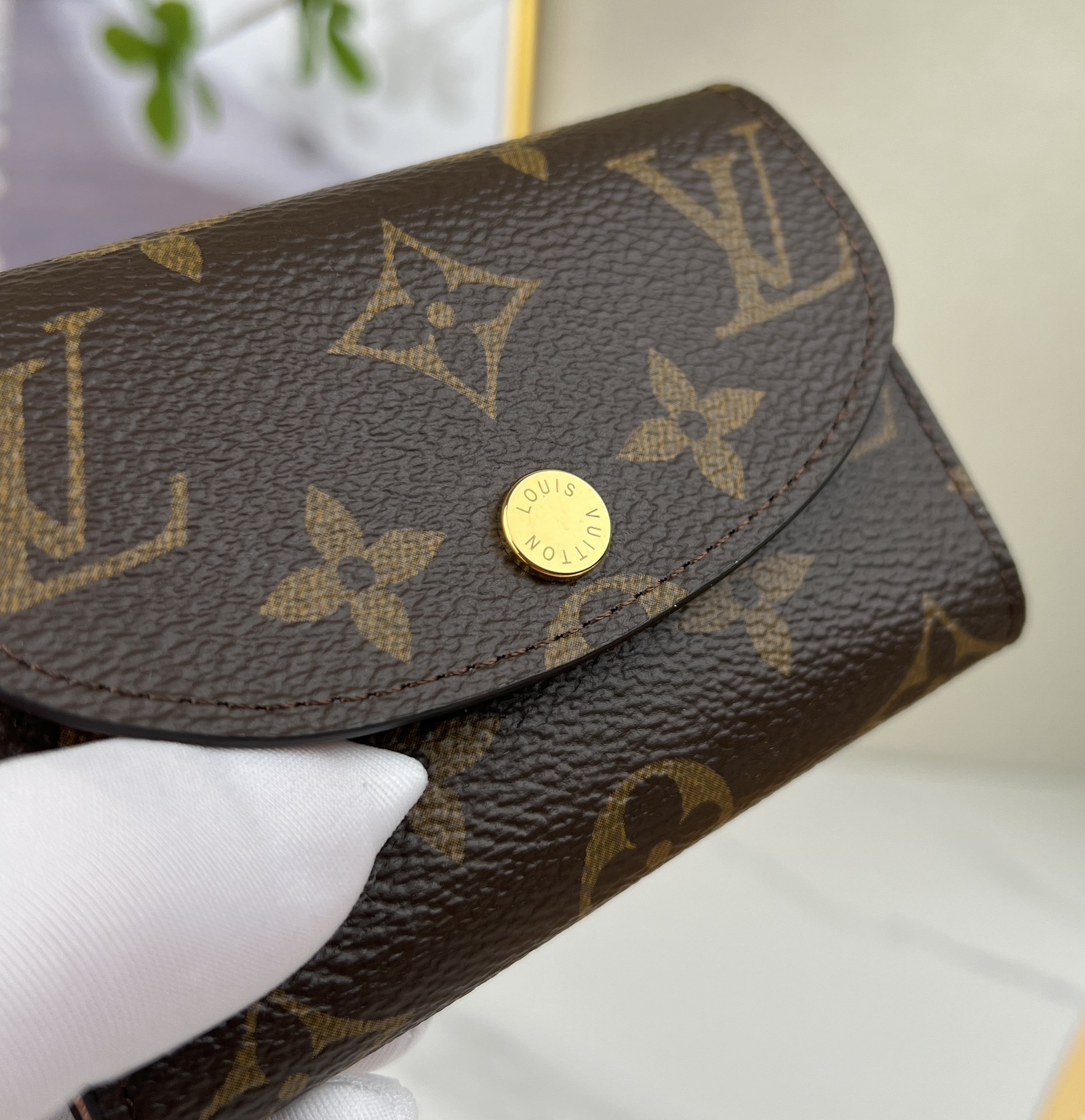 louis vuitton】顶级原单 独家背景 M41939 金扣粉色 尺寸: 11 x 8 x 2.5 厘米 本款 Rosalie 零钱包采用 4