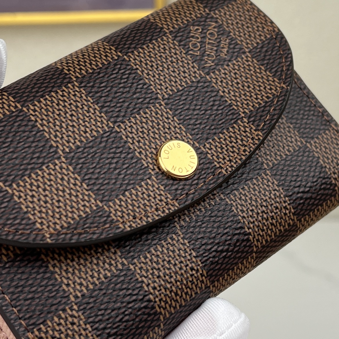 louis vuitton】顶级原单 独家背景 M41939 金扣啡格粉 N64423 金扣 尺寸: 11 x 8 x 2.5 厘米 本款 8