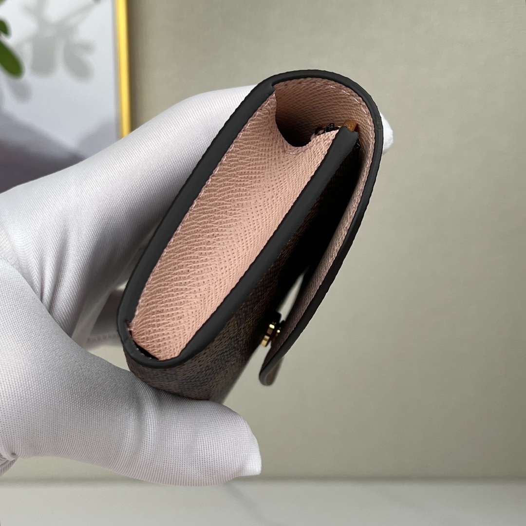 louis vuitton】顶级原单 独家背景 M41939 金扣啡格粉 N64423 金扣 尺寸: 11 x 8 x 2.5 厘米 本款 7