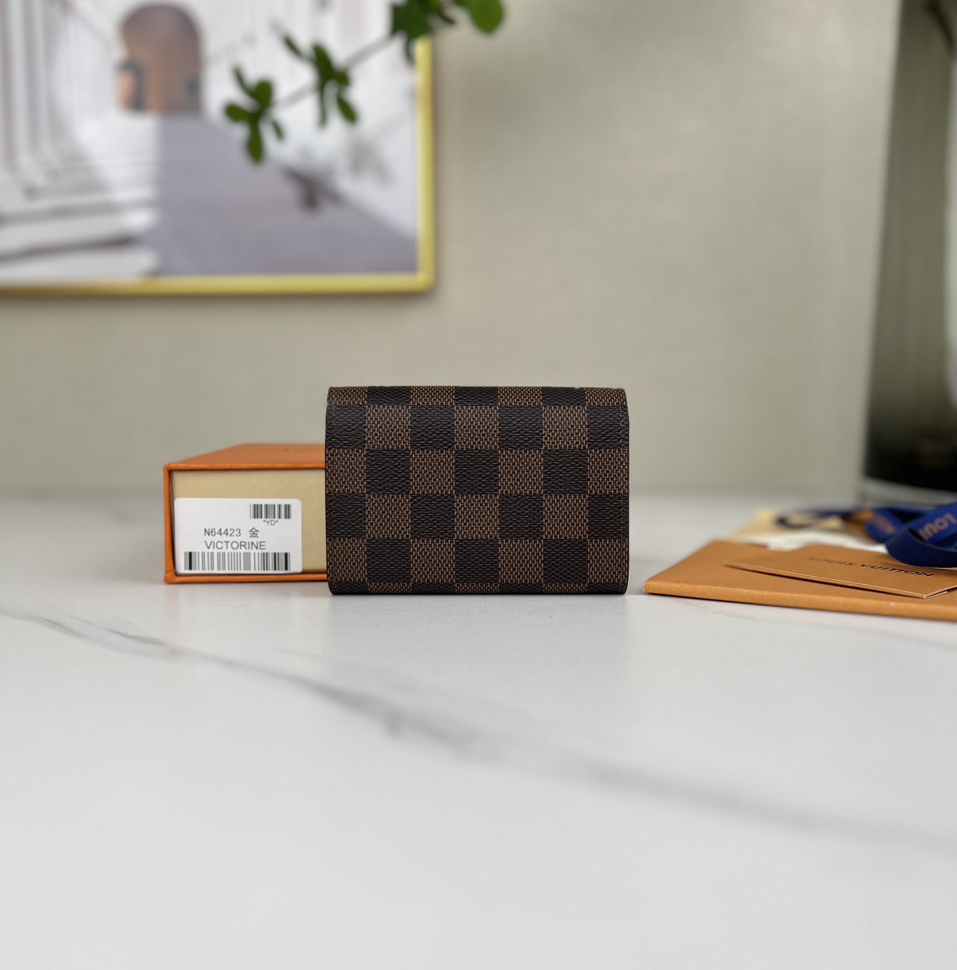 louis vuitton】顶级原单 独家背景 M41939 金扣啡格粉 N64423 金扣 尺寸: 11 x 8 x 2.5 厘米 本款 2