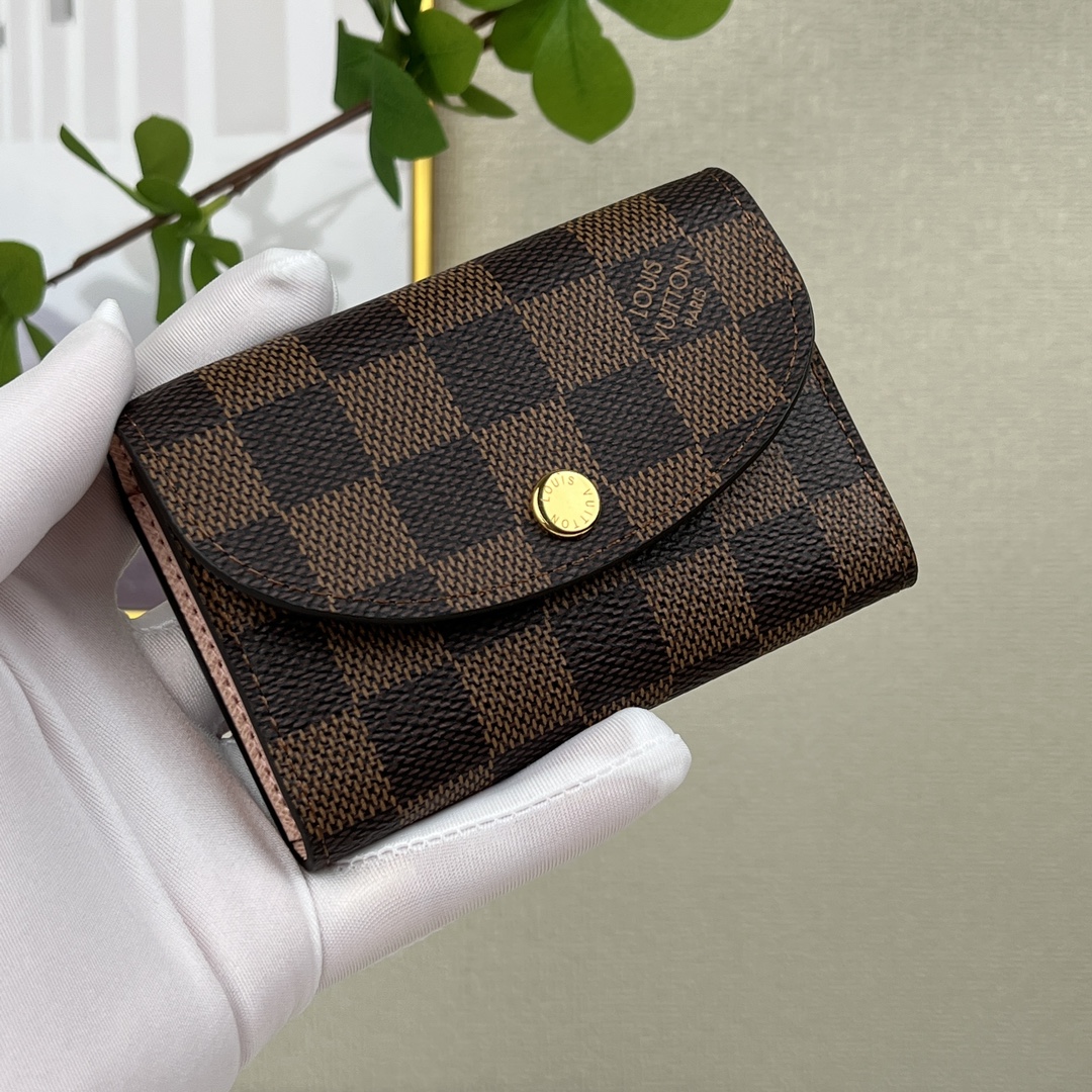 louis vuitton】顶级原单 独家背景 M41939 金扣啡格粉 N64423 金扣 尺寸: 11 x 8 x 2.5 厘米 本款 6
