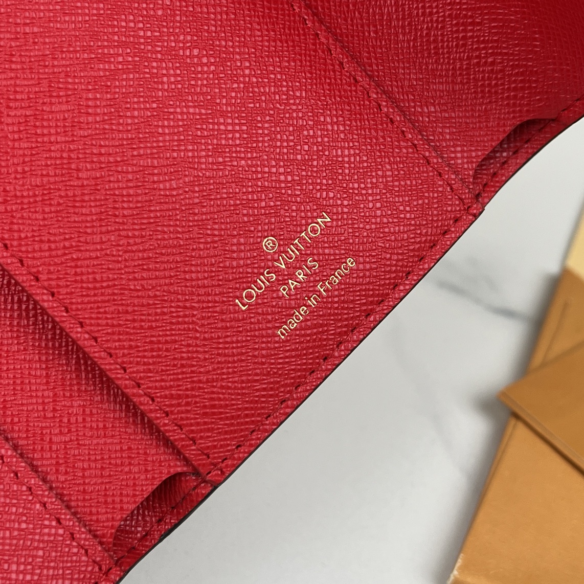 louis vuitton】顶级原单 独家背景 N41659金扣 尺寸: 12 x 9.5 x 2.5 厘米 本款 Victorine 钱夹取材 9