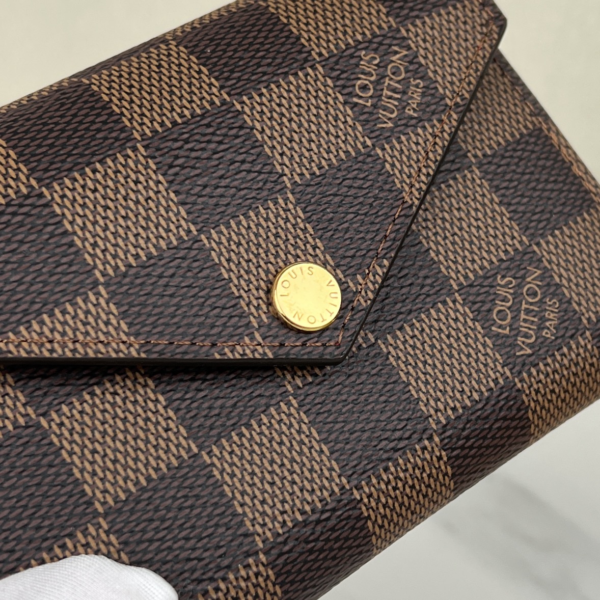 louis vuitton】顶级原单 独家背景 N41659金扣 尺寸: 12 x 9.5 x 2.5 厘米 本款 Victorine 钱夹取材 6