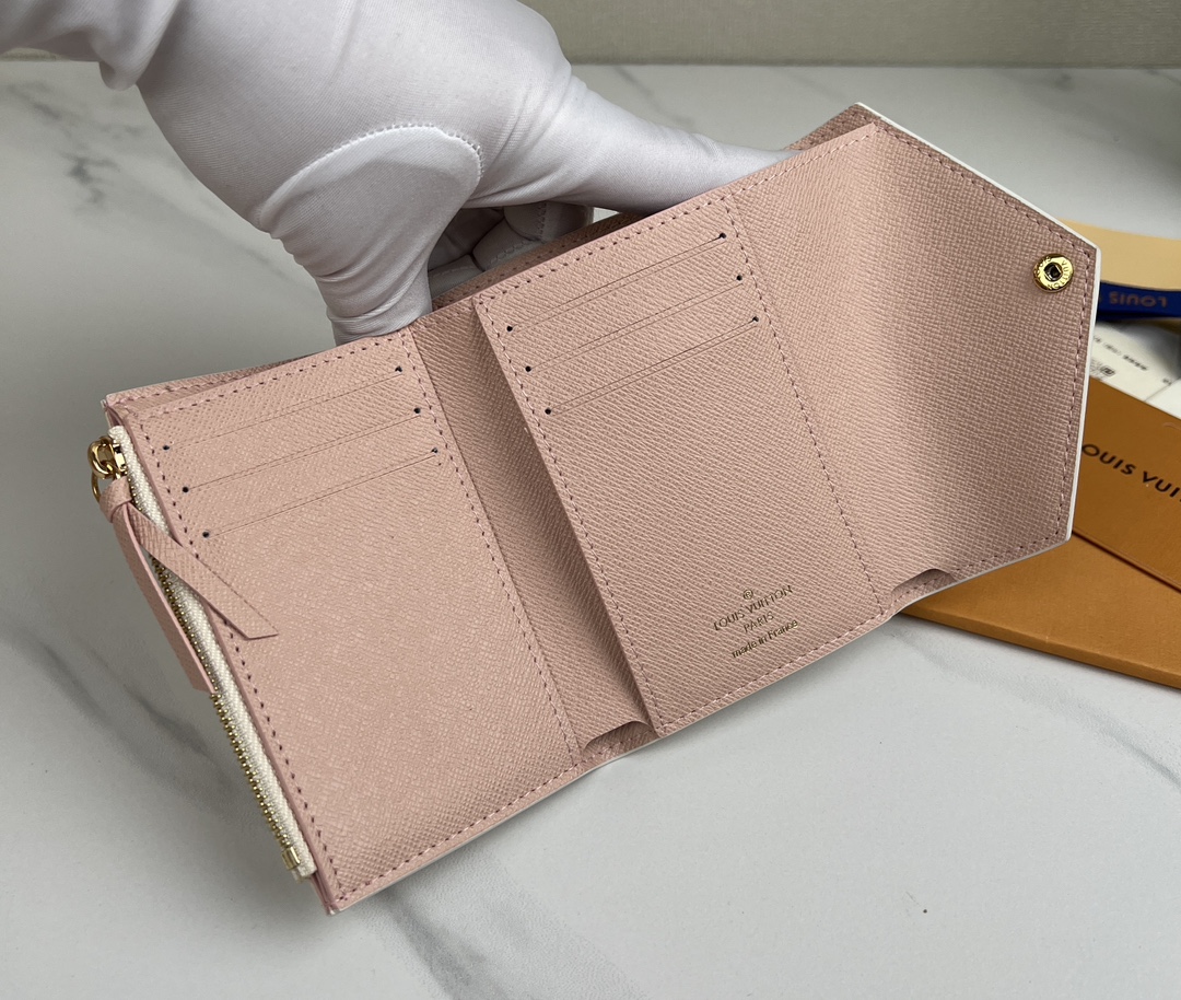 louis vuitton】顶级原单 独家背景 N41938金扣白格粉尺寸: 12 x 9.5 x 2.5 厘米 本款 Victorine 8