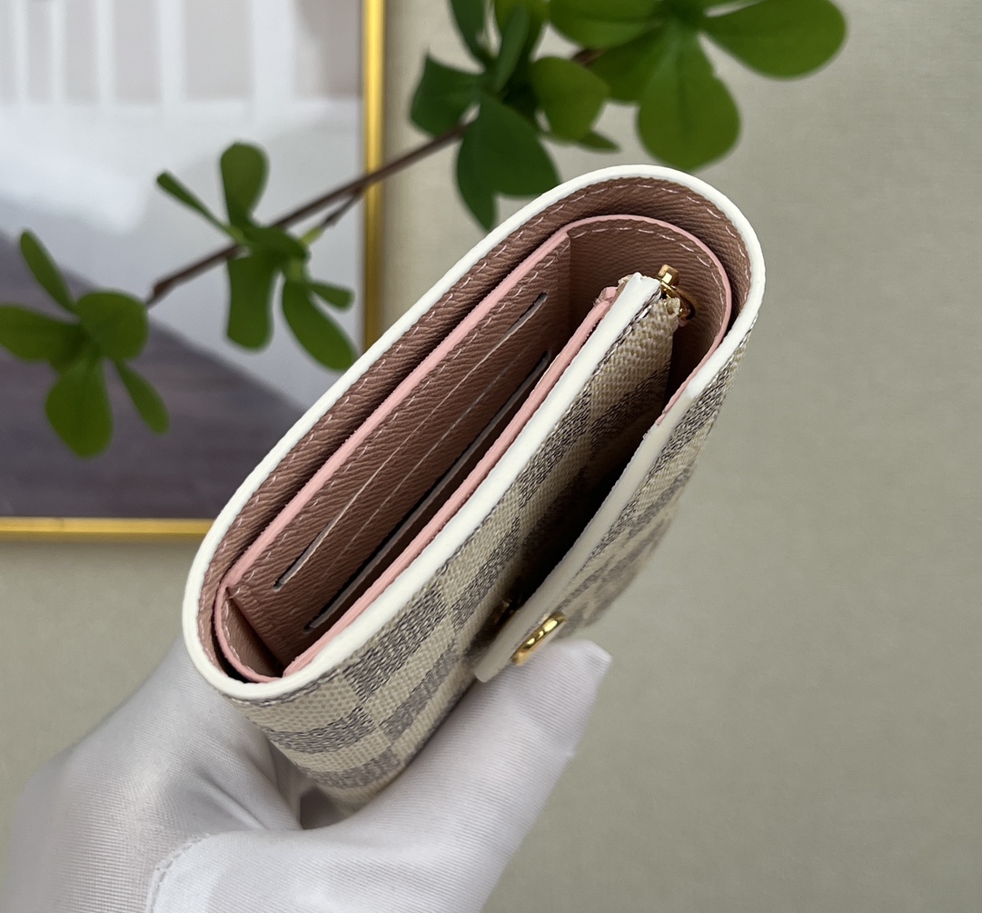 louis vuitton】顶级原单 独家背景 N41938金扣白格粉尺寸: 12 x 9.5 x 2.5 厘米 本款 Victorine 5