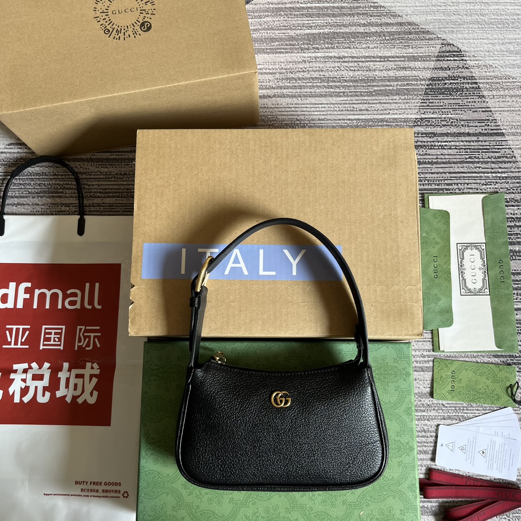 GUCCI crescent-shaped small shoulder bag soft leather double G metal chain