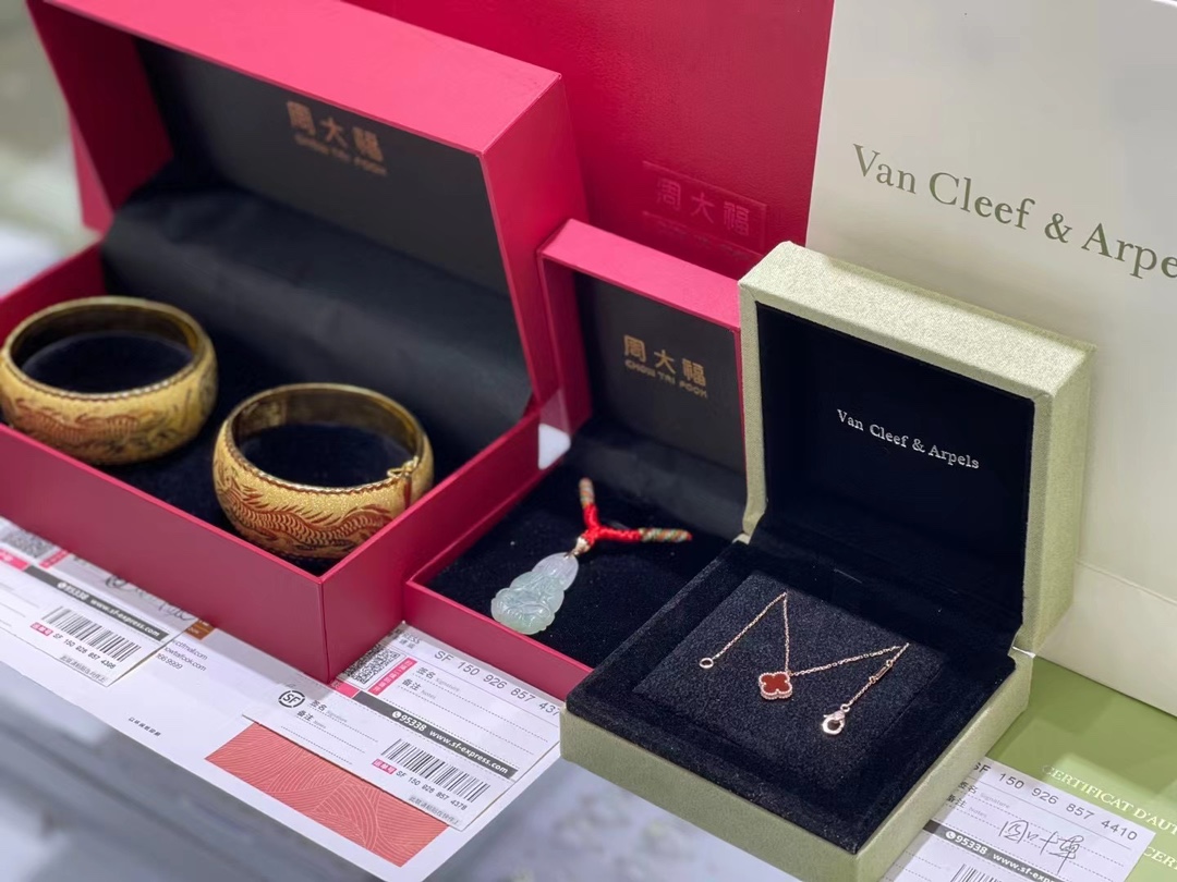 Van Cleef & Arpels VCA四叶草小花项链/