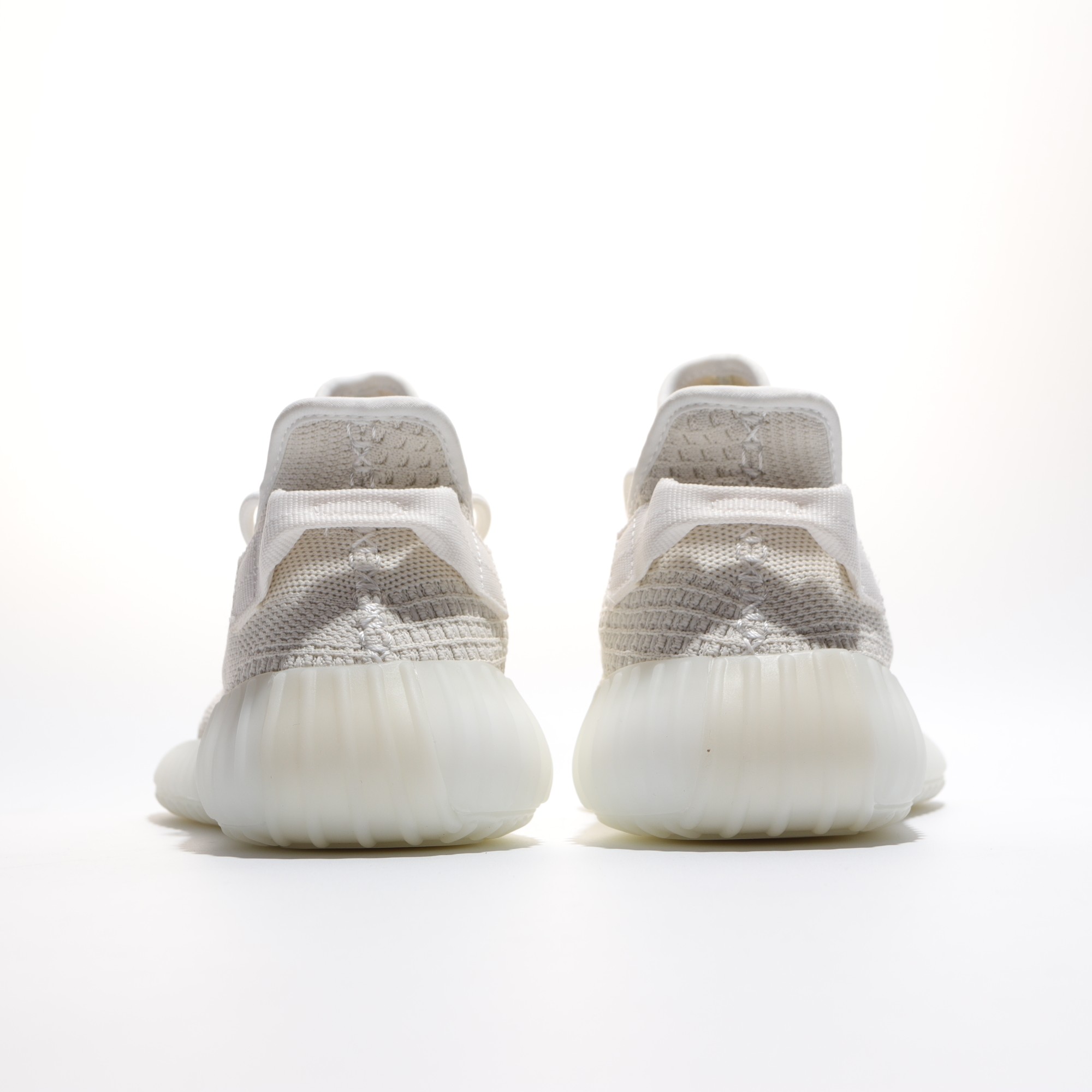 春夏季爆款Yeezy350v2系列上