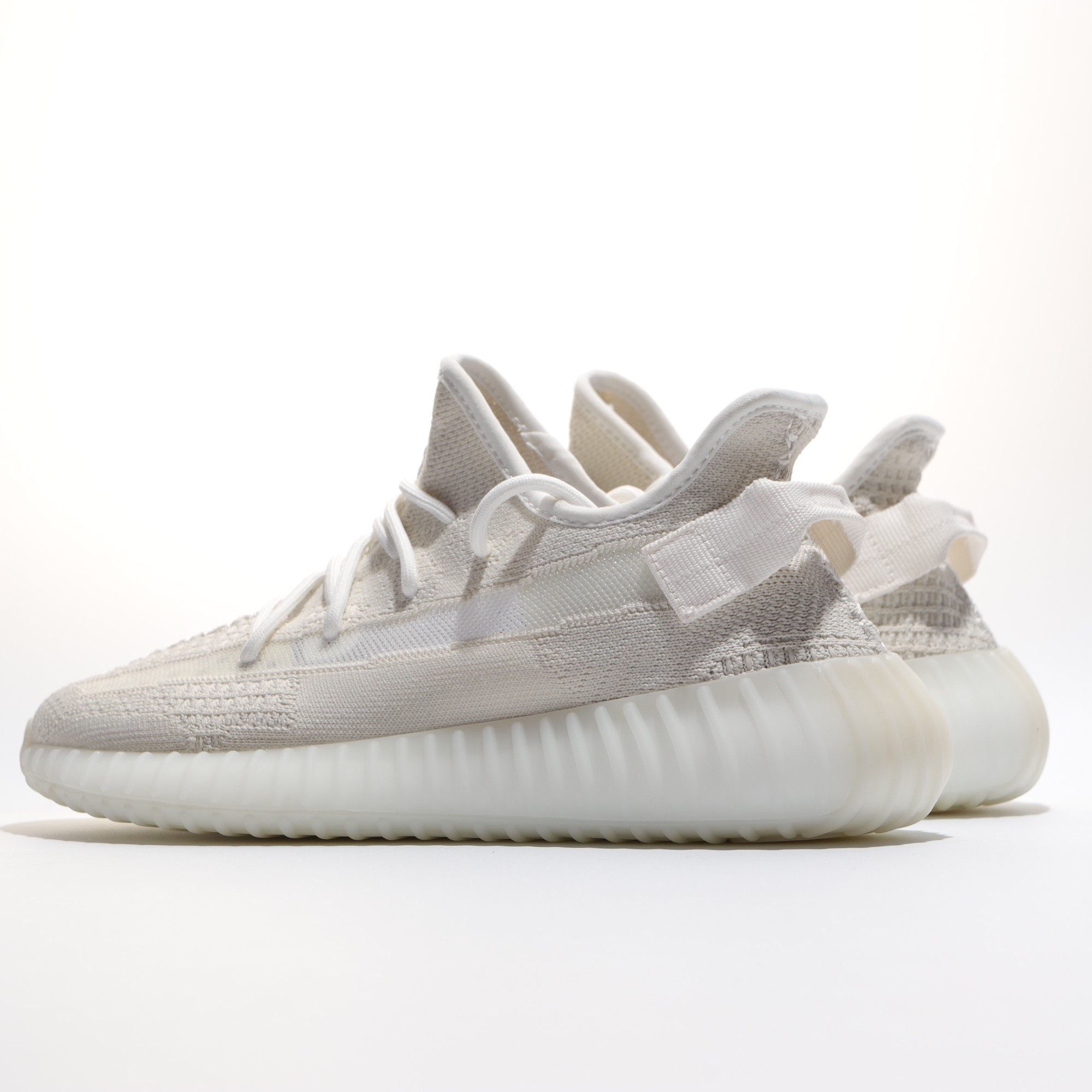 春夏季爆款Yeezy350v2系列上