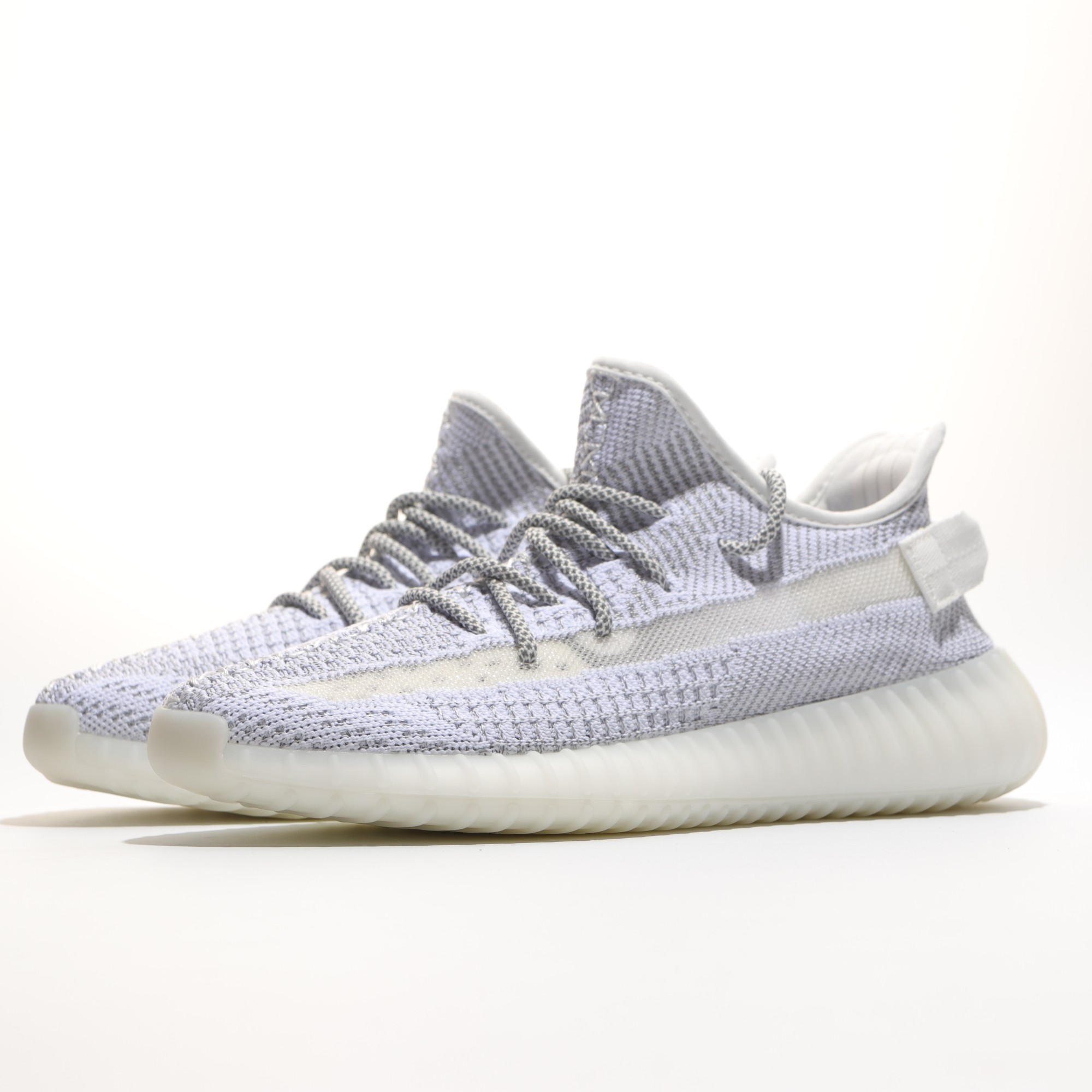 春夏季爆款Yeezy350v2系列上