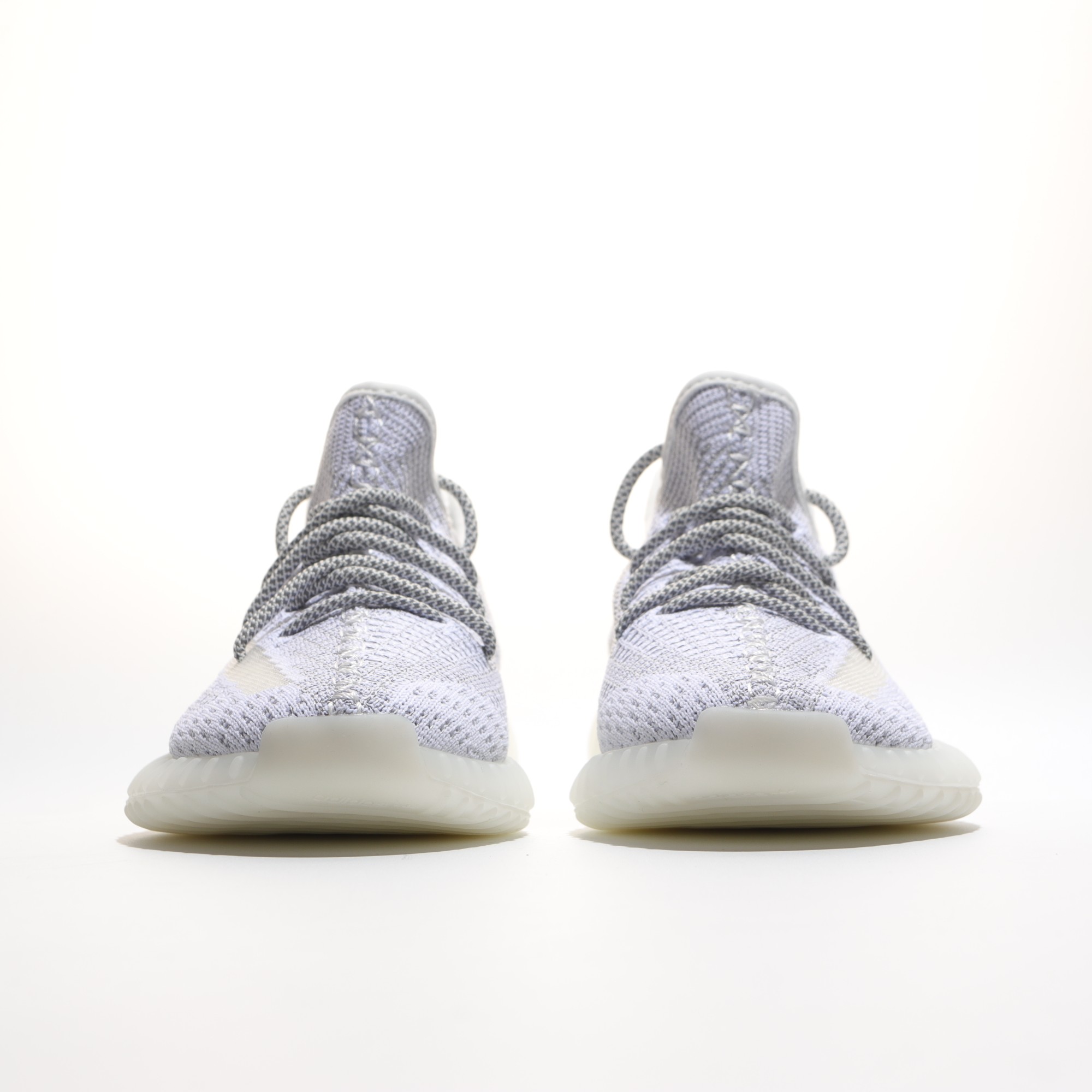 春夏季爆款Yeezy350v2系列上