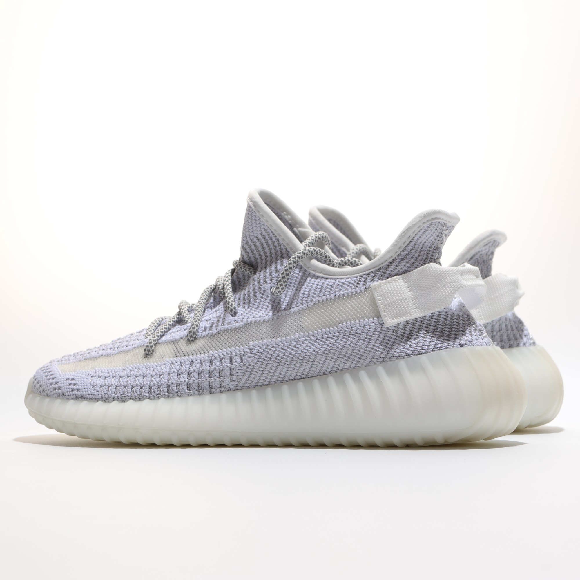 春夏季爆款Yeezy350v2系列上