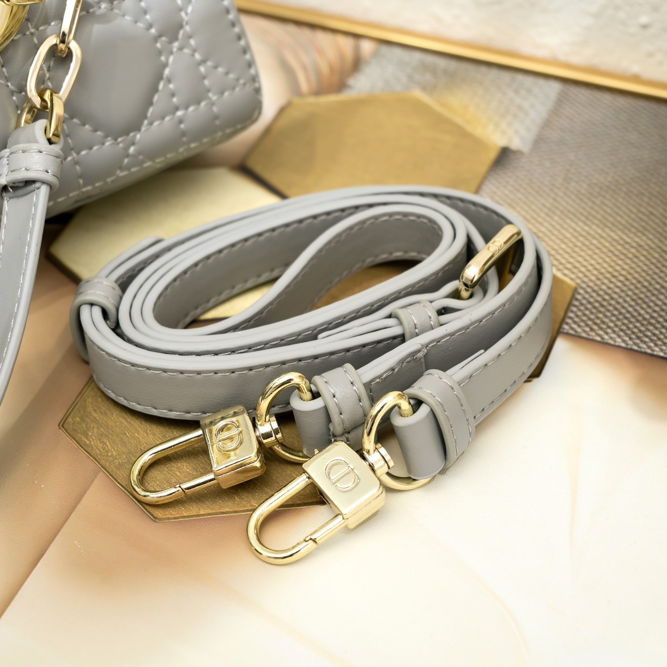 Dior bag 🈶 Lady D-Joy Dior 。 ， ， “D.I.O.R.” ， 。 、 ， 、 — photo 8