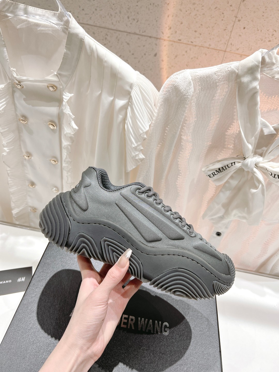 2023 New Alexander Wang Couple Sneakers: Top Quality and Comfortable Choice - 图片 4