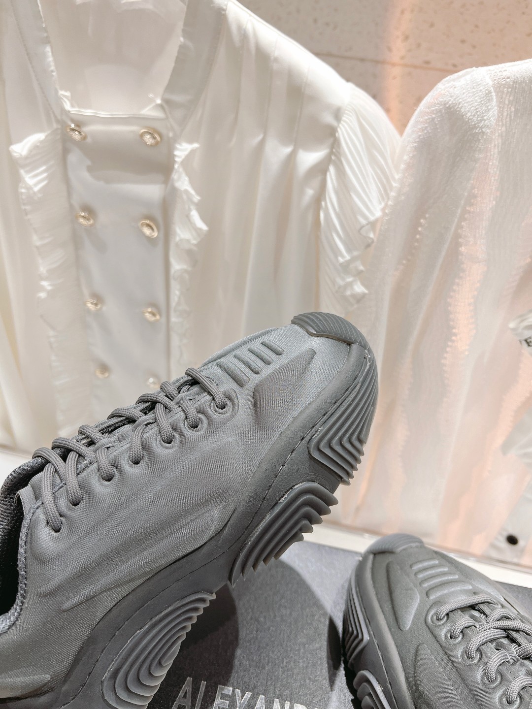 2023 New Alexander Wang Couple Sneakers: Top Quality and Comfortable Choice - 图片 7