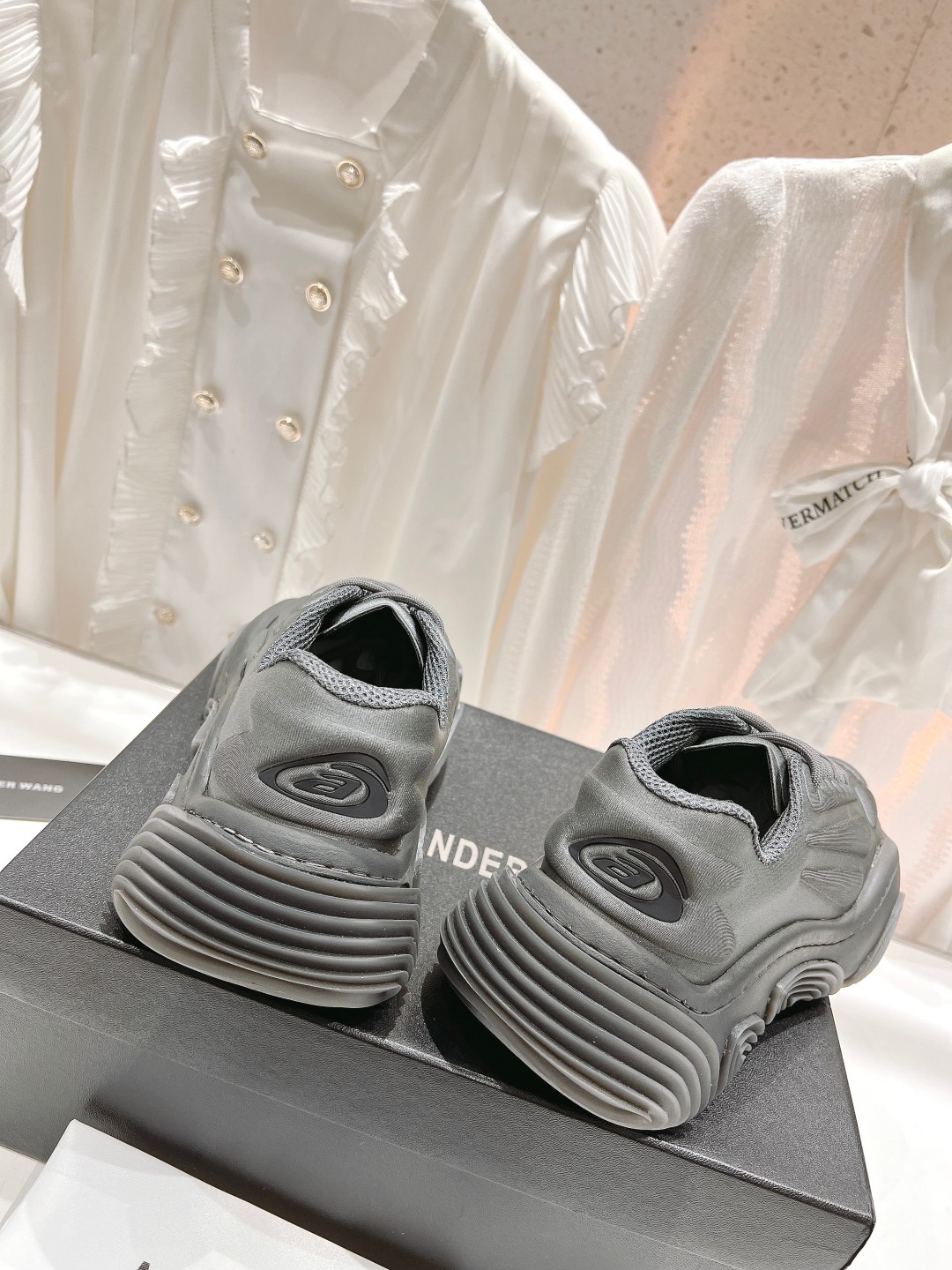 2023 New Alexander Wang Couple Sneakers: Top Quality and Comfortable Choice - 图片 9