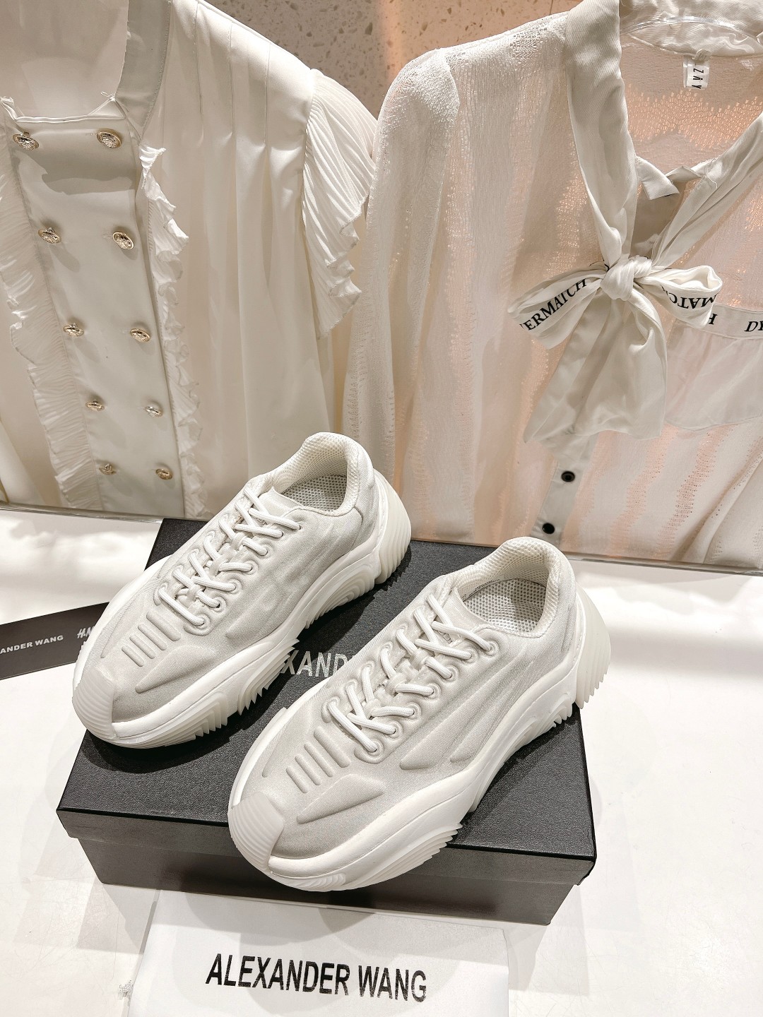 2023 New Alexander Wang Couple Sneakers: Top Quality and Comfortable Choice - 图片 2