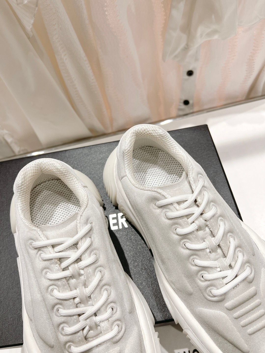 2023 New Alexander Wang Couple Sneakers: Top Quality and Comfortable Choice - 图片 7