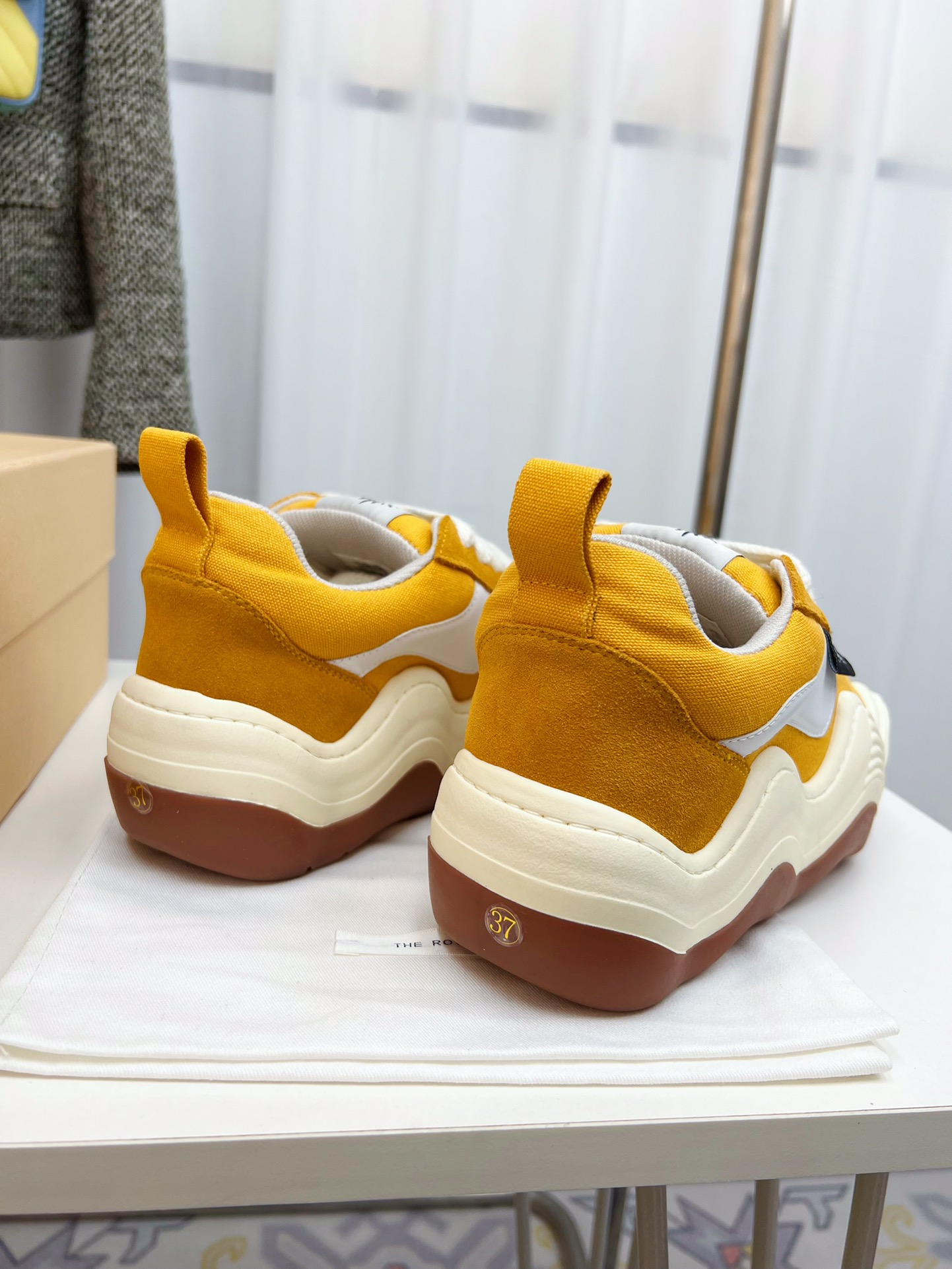 HeyDAY’s Latest Explosion: Top-level Canvas Shoes for Couples and Athletes - 图片 9