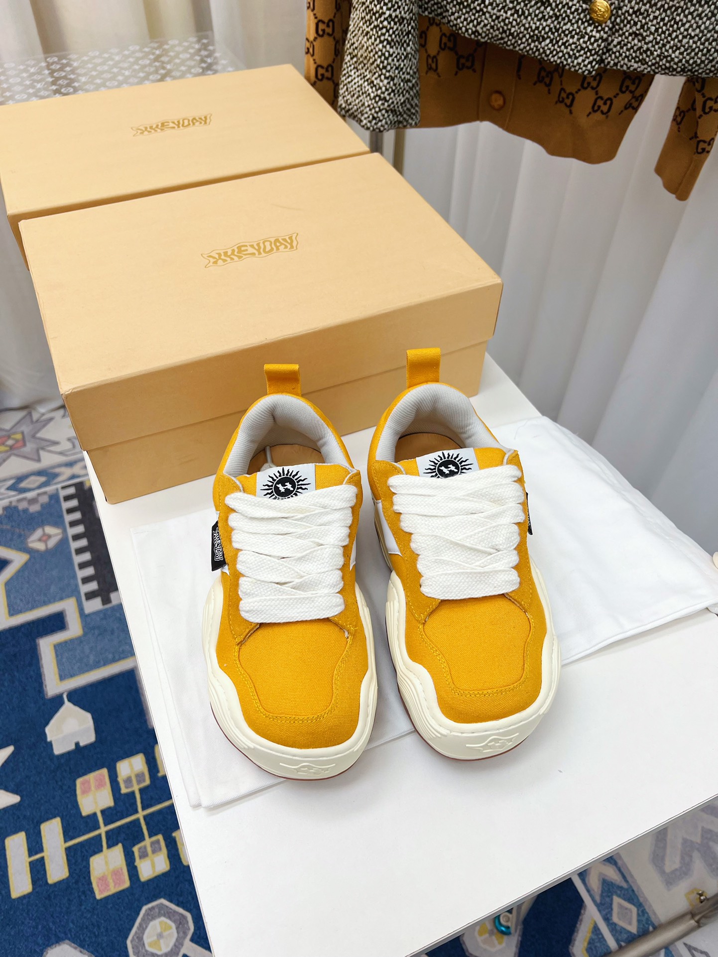 HeyDAY’s Latest Explosion: Top-level Canvas Shoes for Couples and Athletes