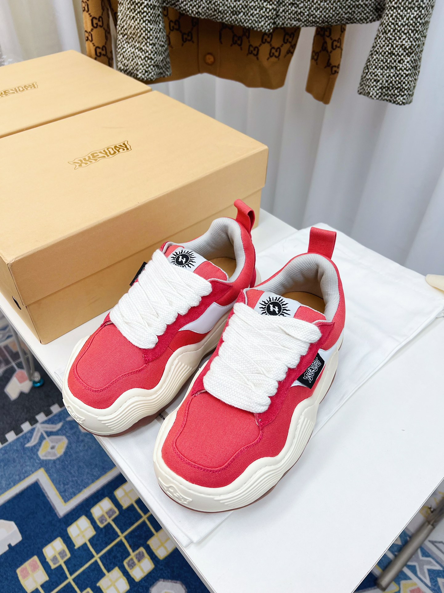 HeyDAY’s Latest Explosion: Top-level Canvas Shoes for Couples with Original Design - 图片 3