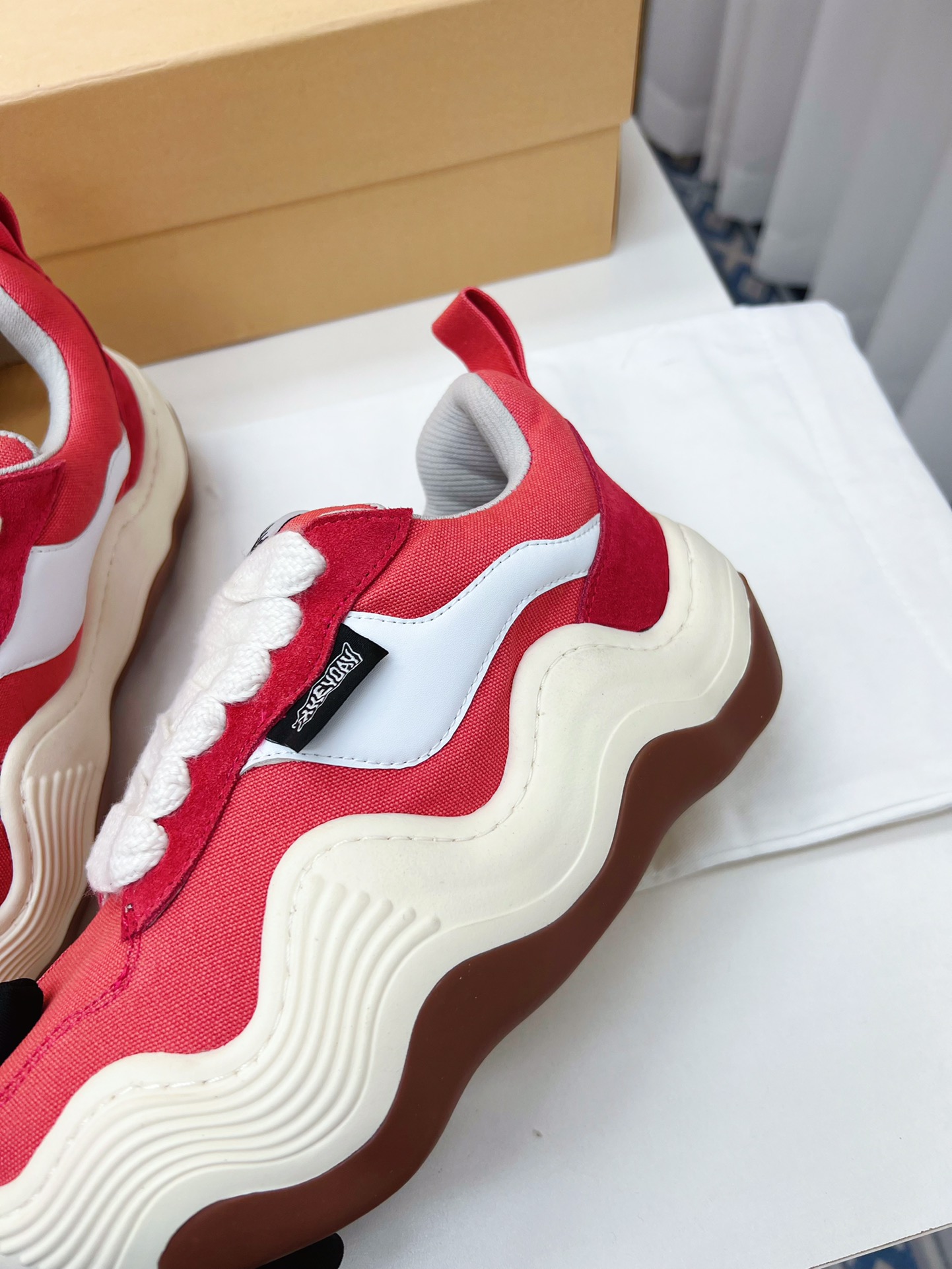 HeyDAY’s Latest Explosion: Top-level Canvas Shoes for Couples with Original Design - 图片 7