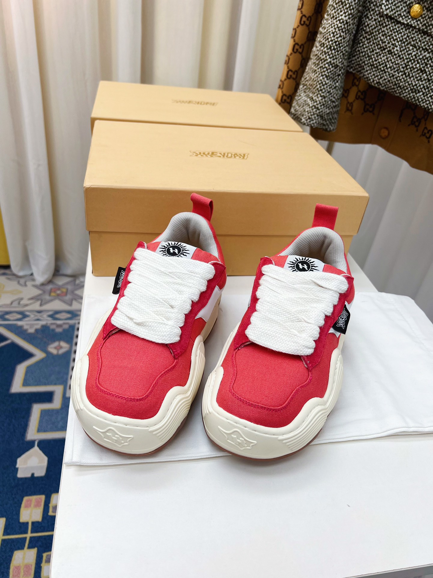 HeyDAY’s Latest Explosion: Top-level Canvas Shoes for Couples with Original Design - 图片 6