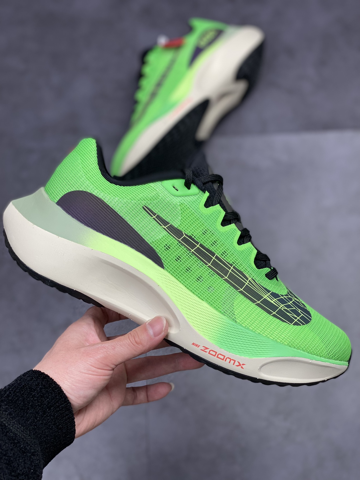 290 耐克 Nike Zoom Fly 5超轻男子跑步鞋 REACT 泡棉搭配碳纤维板 DZ4783-304