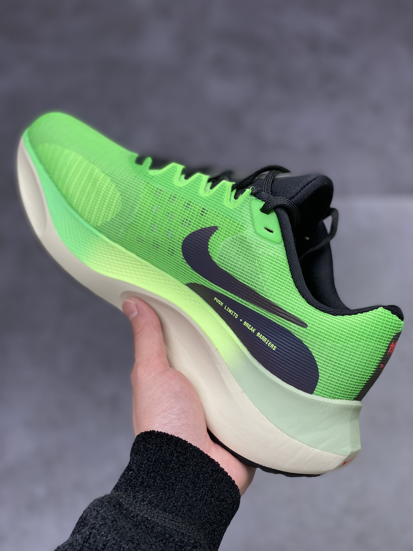 290 耐克 Nike Zoom Fly 5超轻男子跑步鞋 REACT 泡棉搭配碳纤维板 DZ4783-304